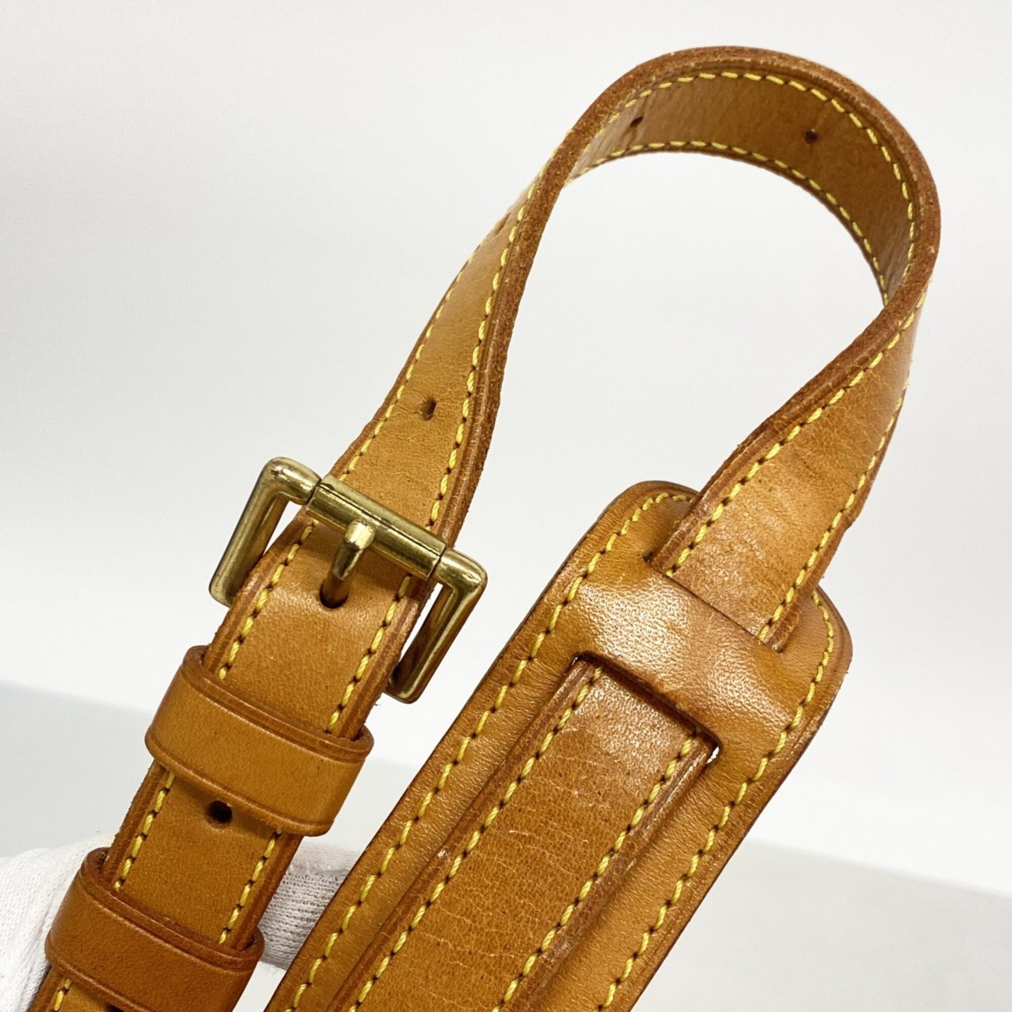 Louis Vuitton Brown Shoulder Bag (Pre-Owned)