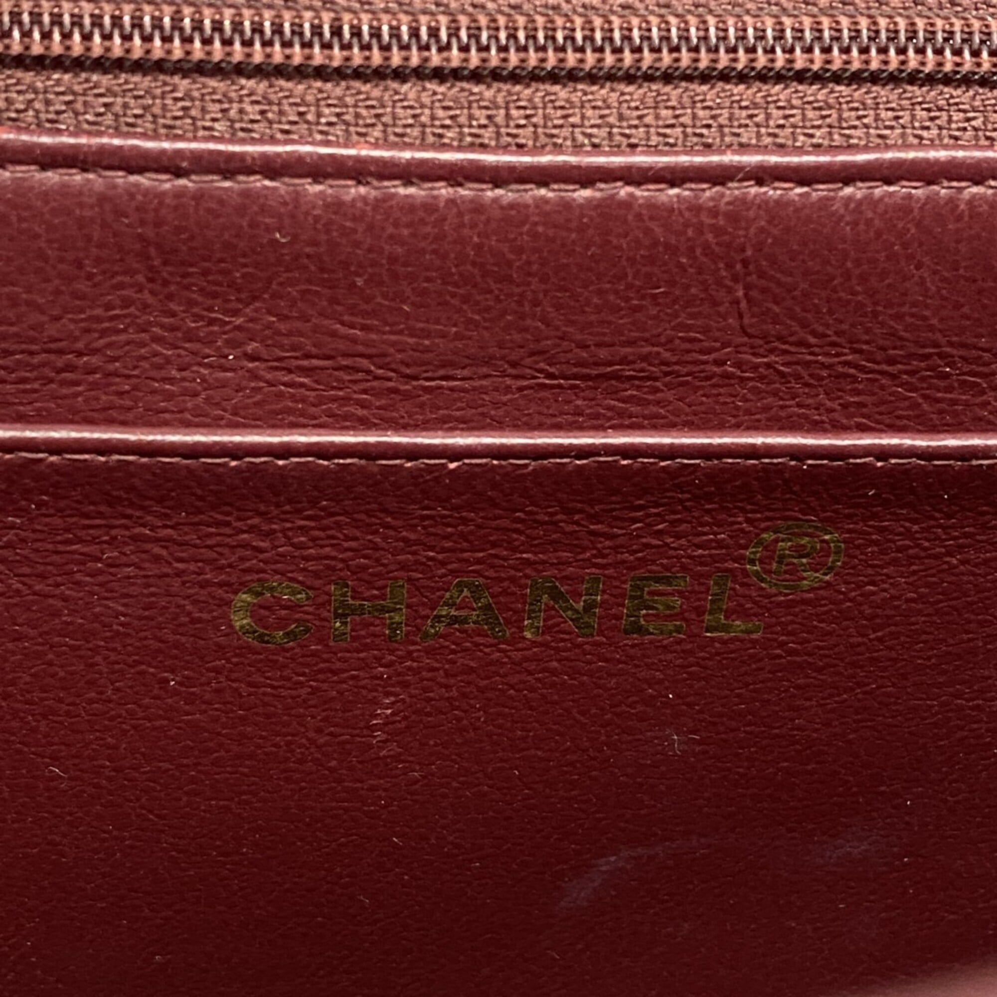 Chanel Black Leather Shoulder Bag (Pre-Owned)