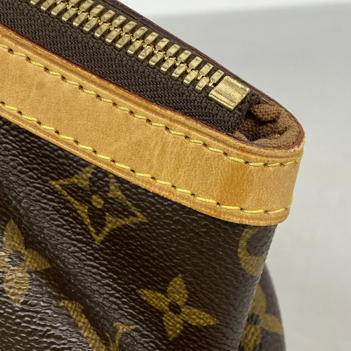 Louis Vuitton Brown Handbag (Pre-Owned)