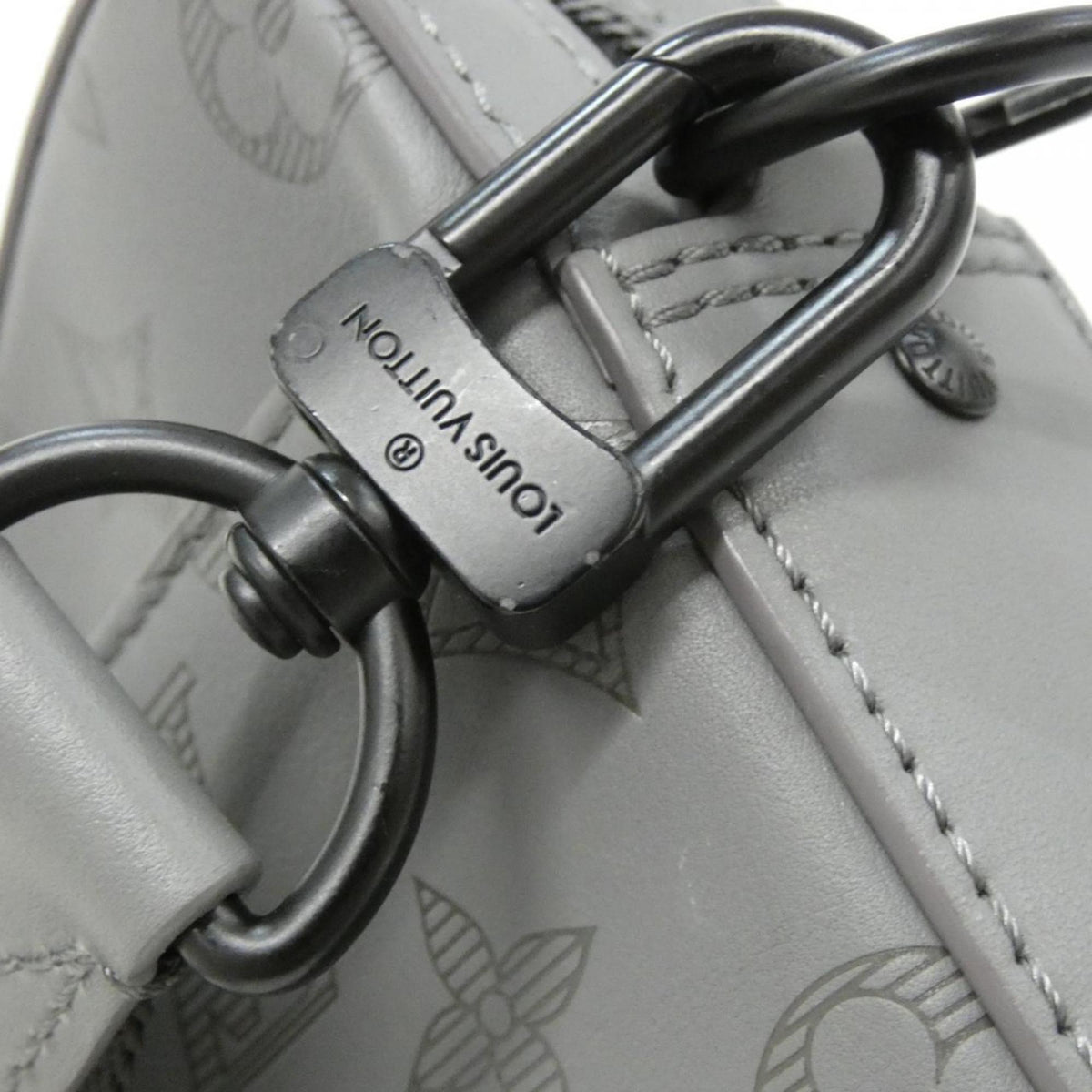 Louis Vuitton Gris Leather Pouch Shoulder Bag (Pre-Owned)