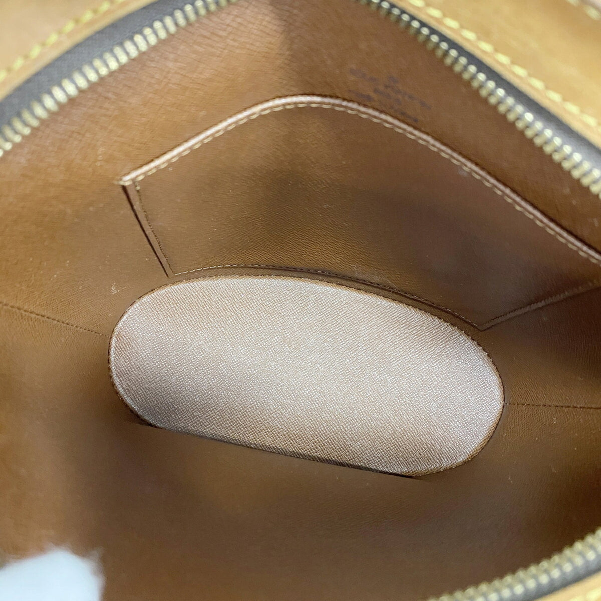 Louis Vuitton Brown Shoulder Bag (Pre-Owned)