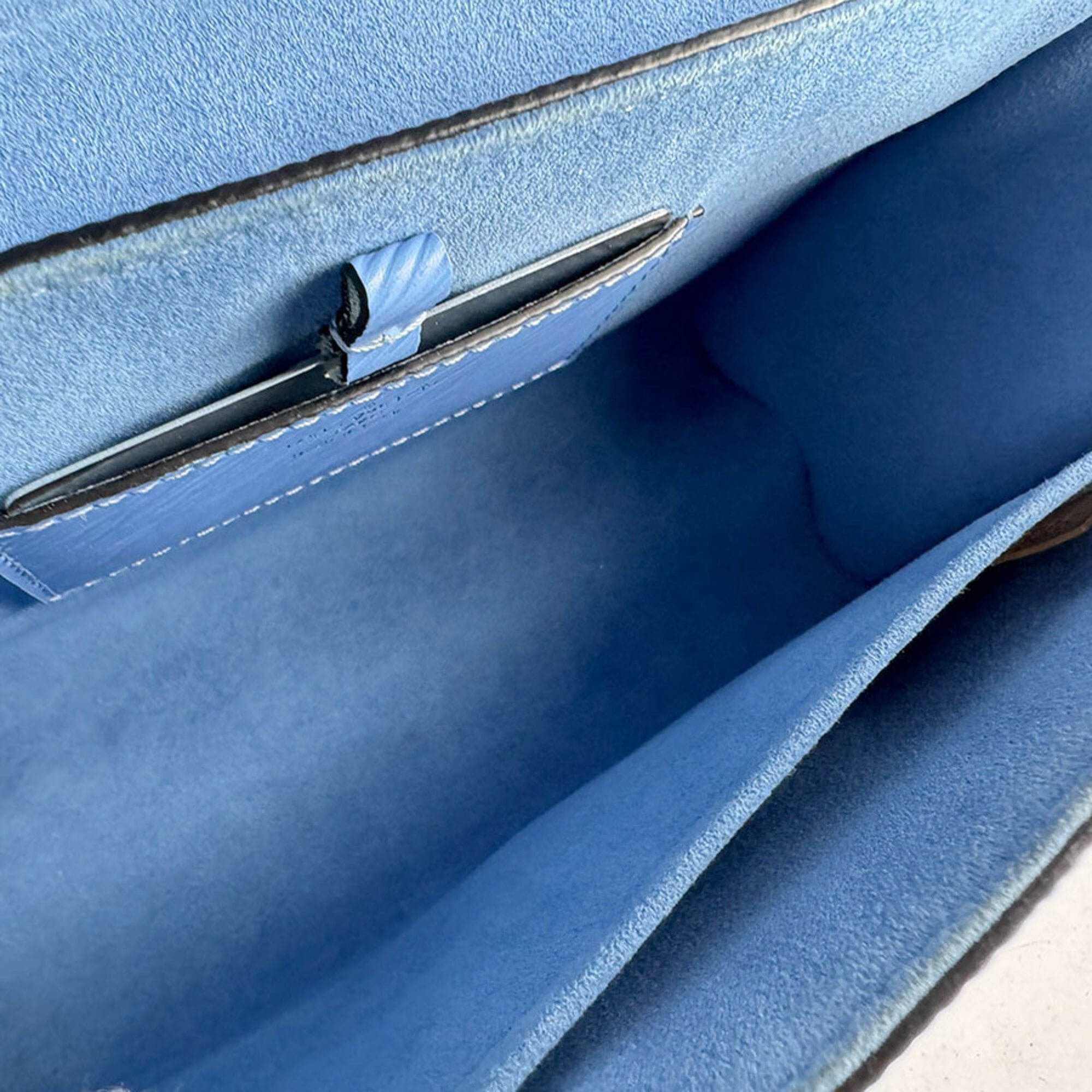 Louis Vuitton Blue Epi Leather Shoulder Bag (Pre-Owned)