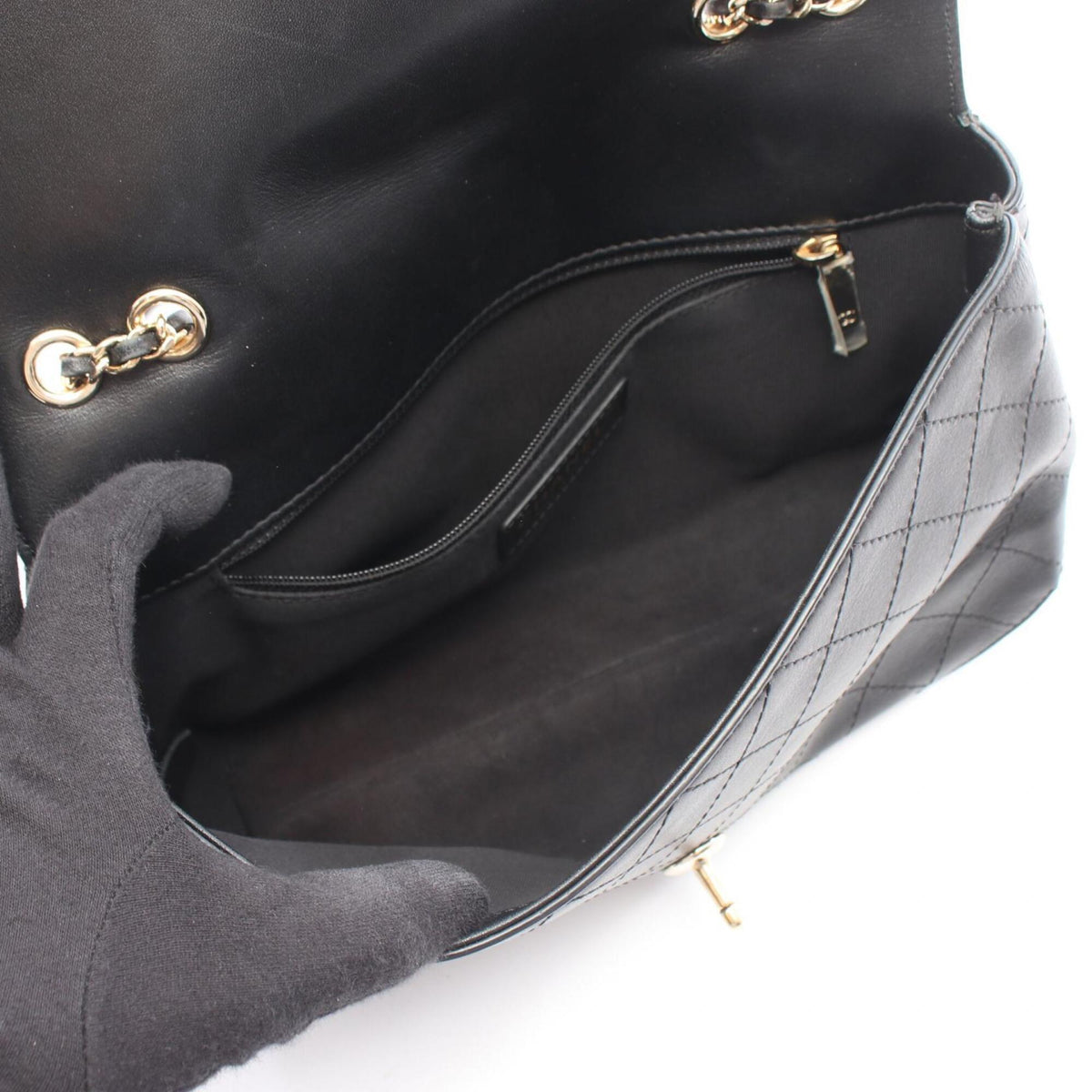Chanel Black Leather Handbag Shoulder Bag (Pre-Owned)