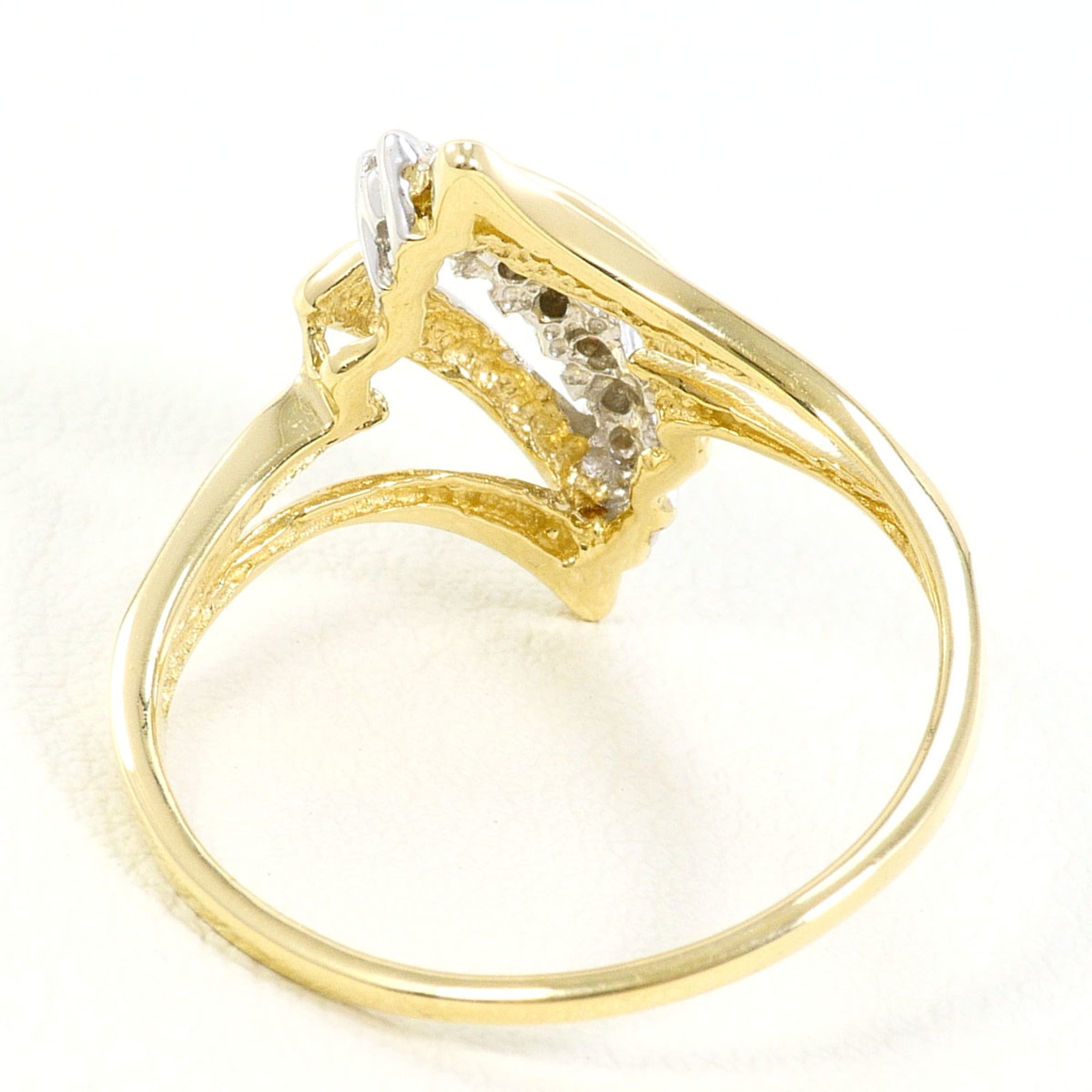 Unbranded White Gold Yellow Gold White Gold (10K) Yellow Gold (10K) Band Ring (Pre-Owned)