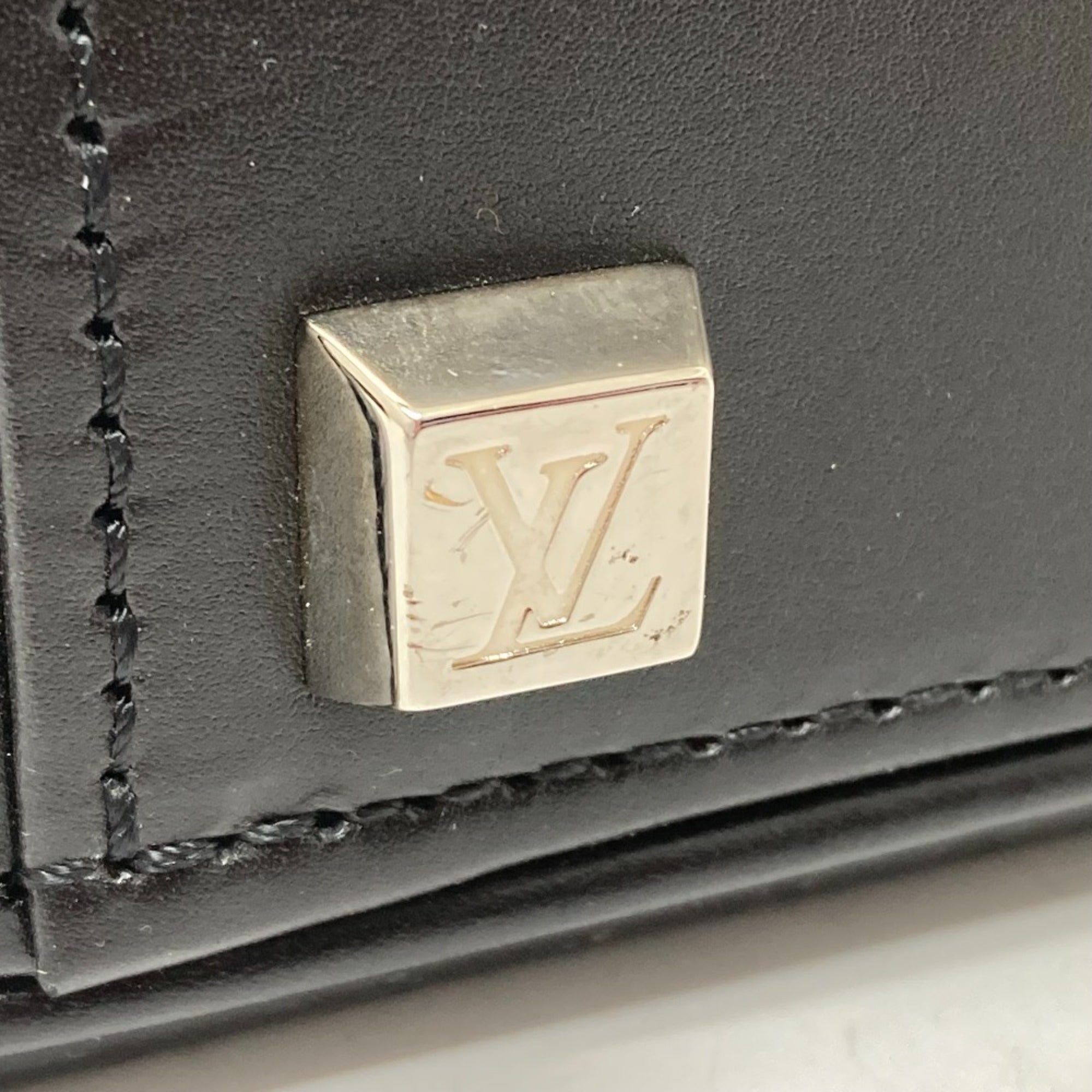 Louis Vuitton Black Other Handbag (Pre-Owned)