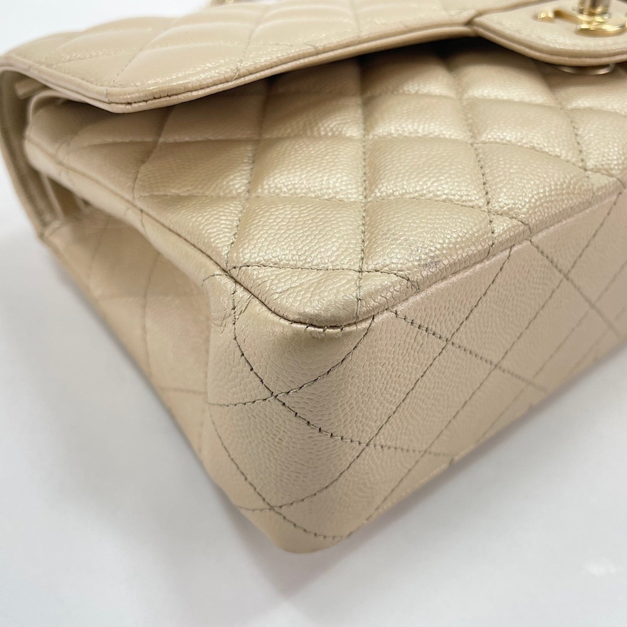 Chanel Matelasse Beige Shoulder Bag (Pre-Owned)