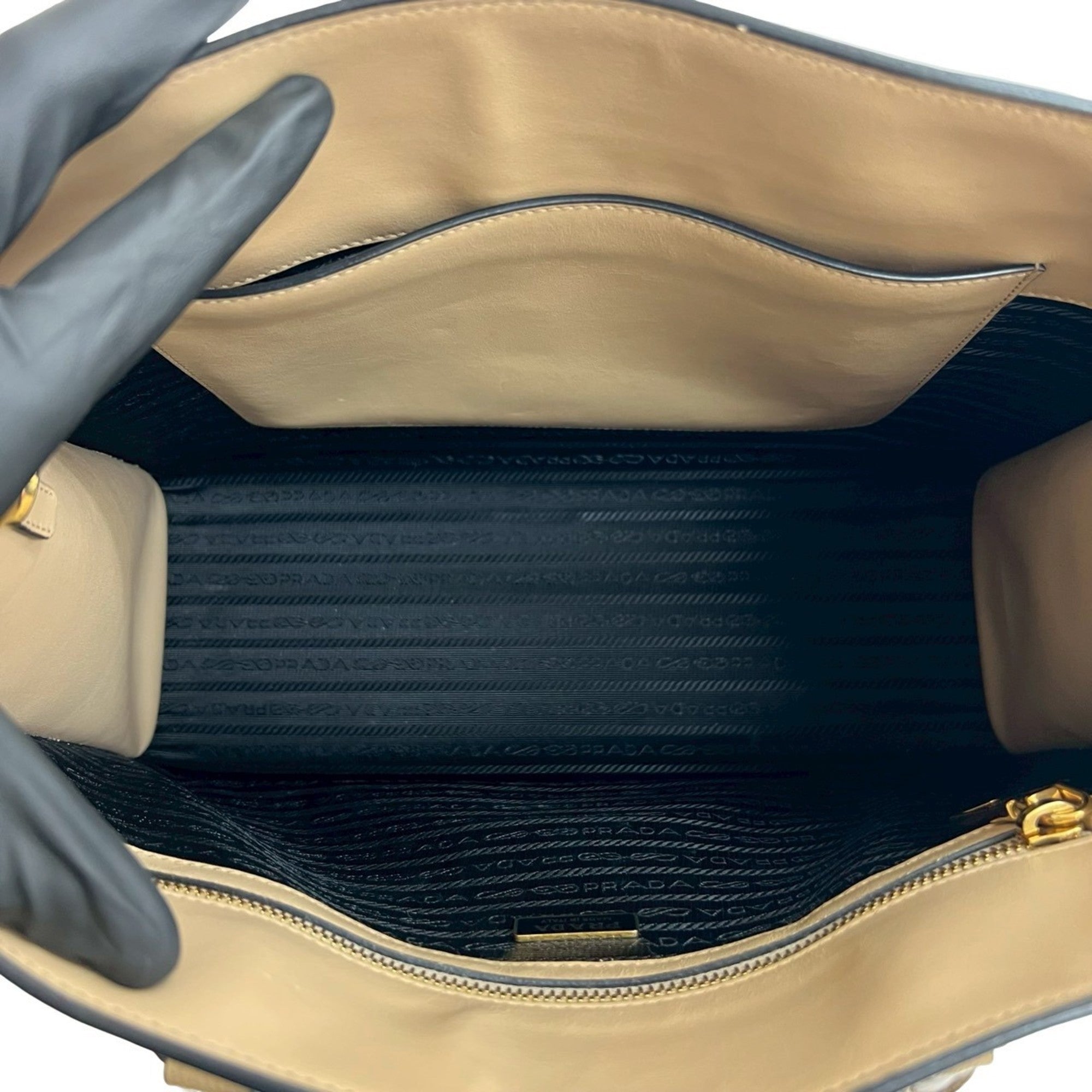 Prada Beige Leather Handbag Shoulder Bag Tote Bag (Pre-Owned)