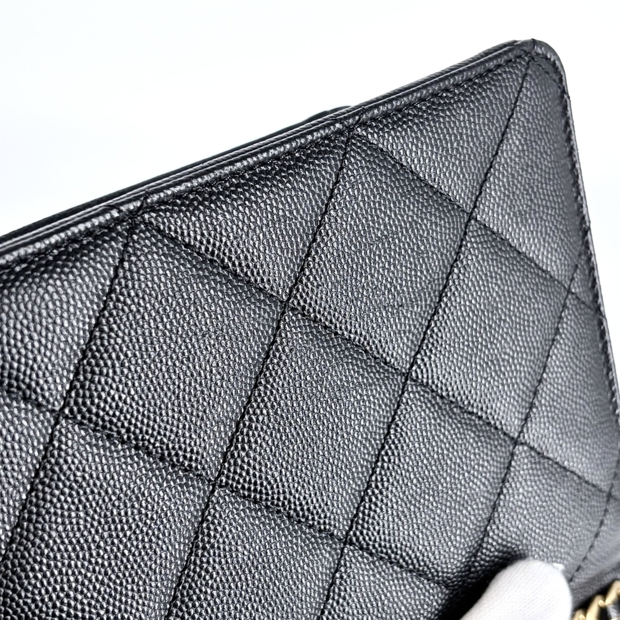 Chanel Black White Grained Calfskin Shoulder Bag (Pre-Owned)