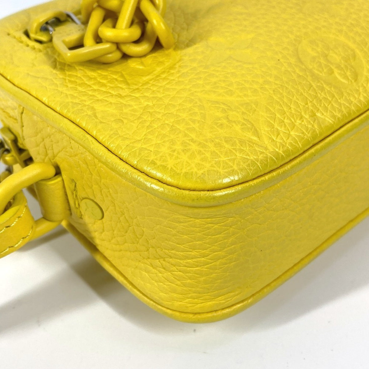 Louis Vuitton Yellow Leather Clutch Bag (Pre-Owned)