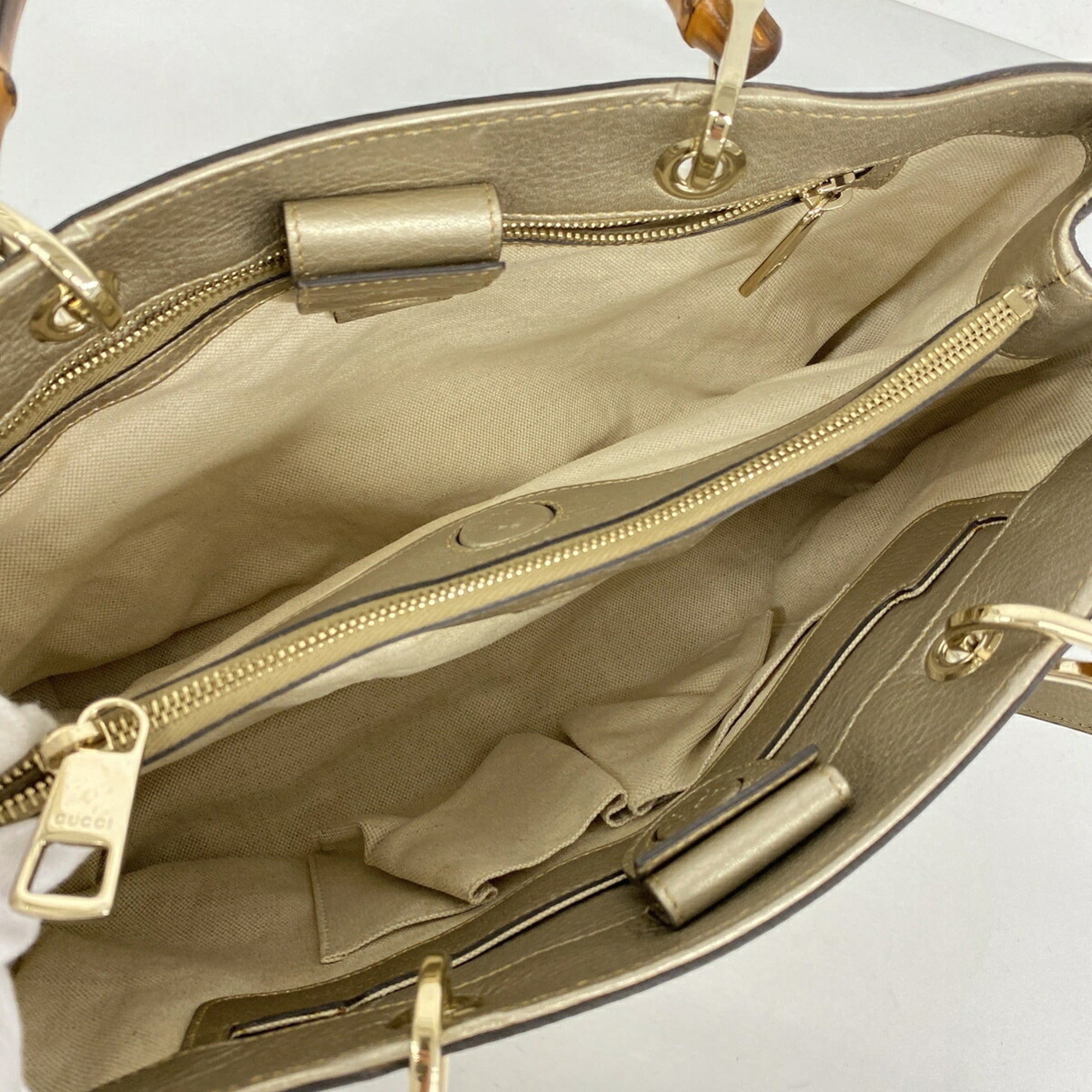 Gucci Silver Leather Handbag (Pre-Owned)
