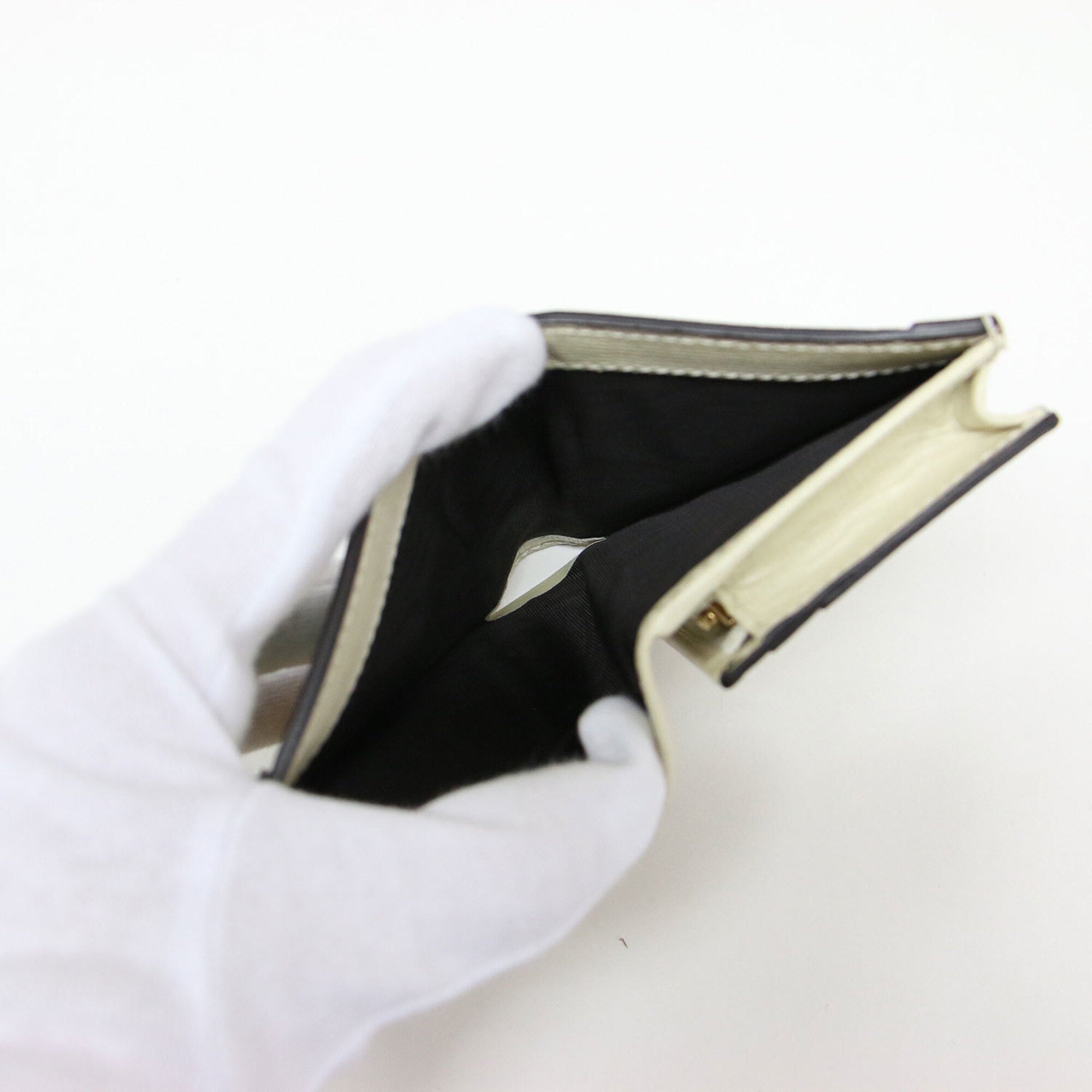 Gucci Ivory Leather Wallet (Bi-Fold) (Pre-Owned)