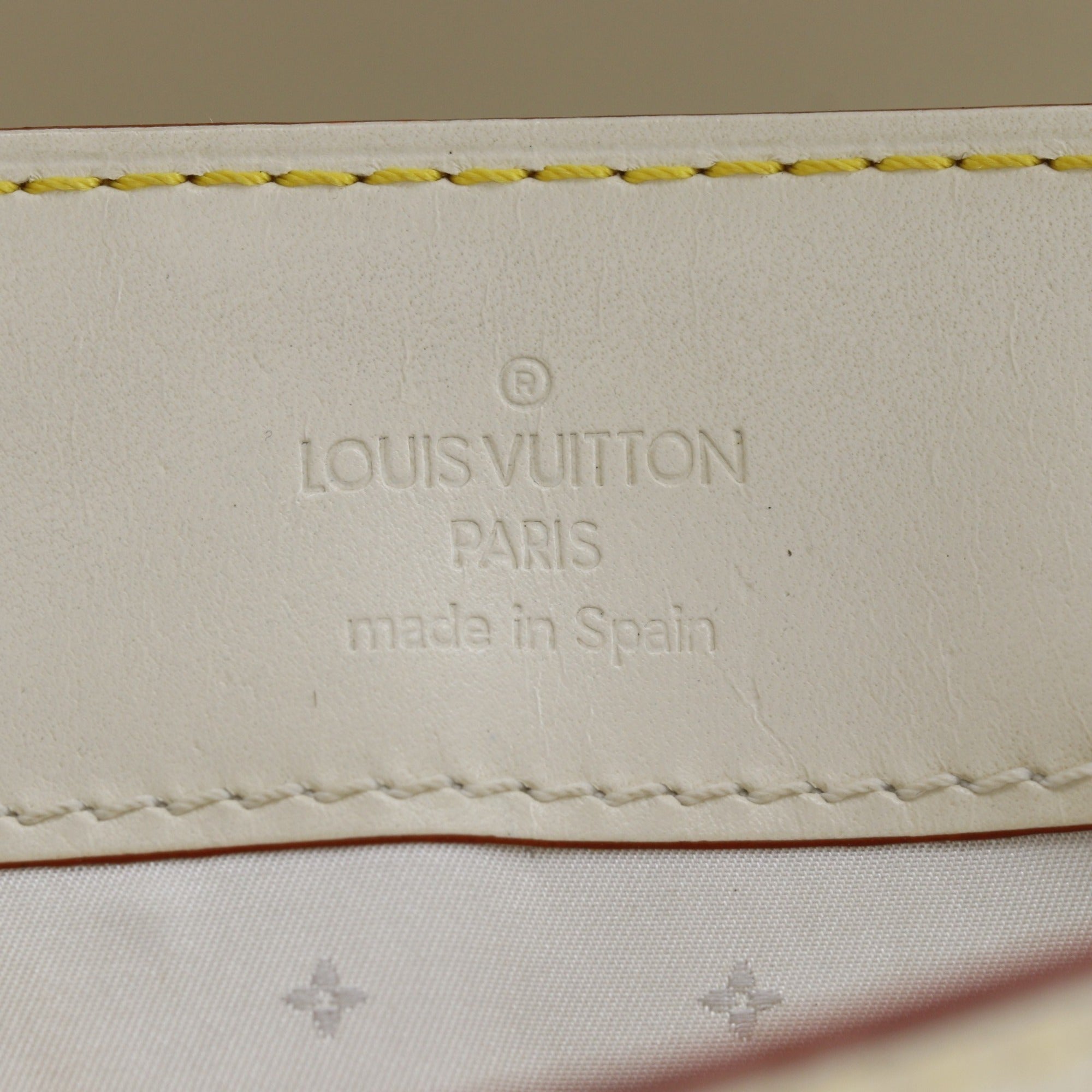 Louis Vuitton Blanc White Leather Shoulder Bag (Pre-Owned)