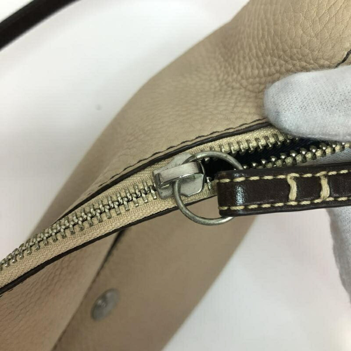 Coach Beige Leather Shoulder Bag (Pre-Owned)