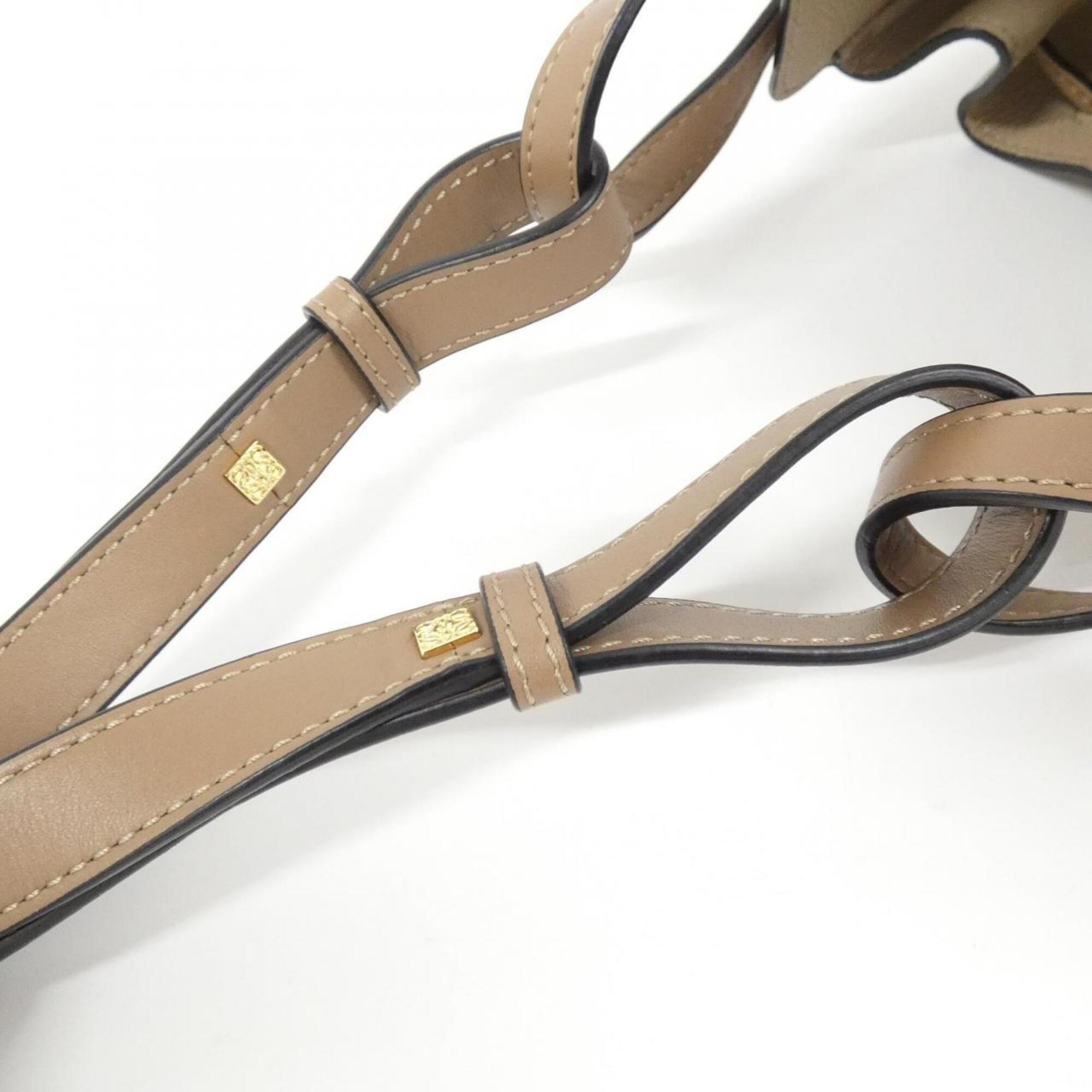 Loewe Sand Leather Shoulder Bag (Pre-Owned)