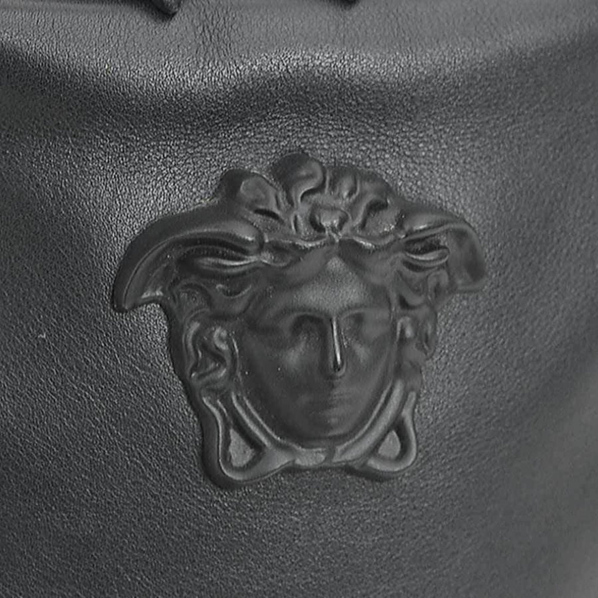 Versace Black Leather Shoulder Bag (Pre-Owned)