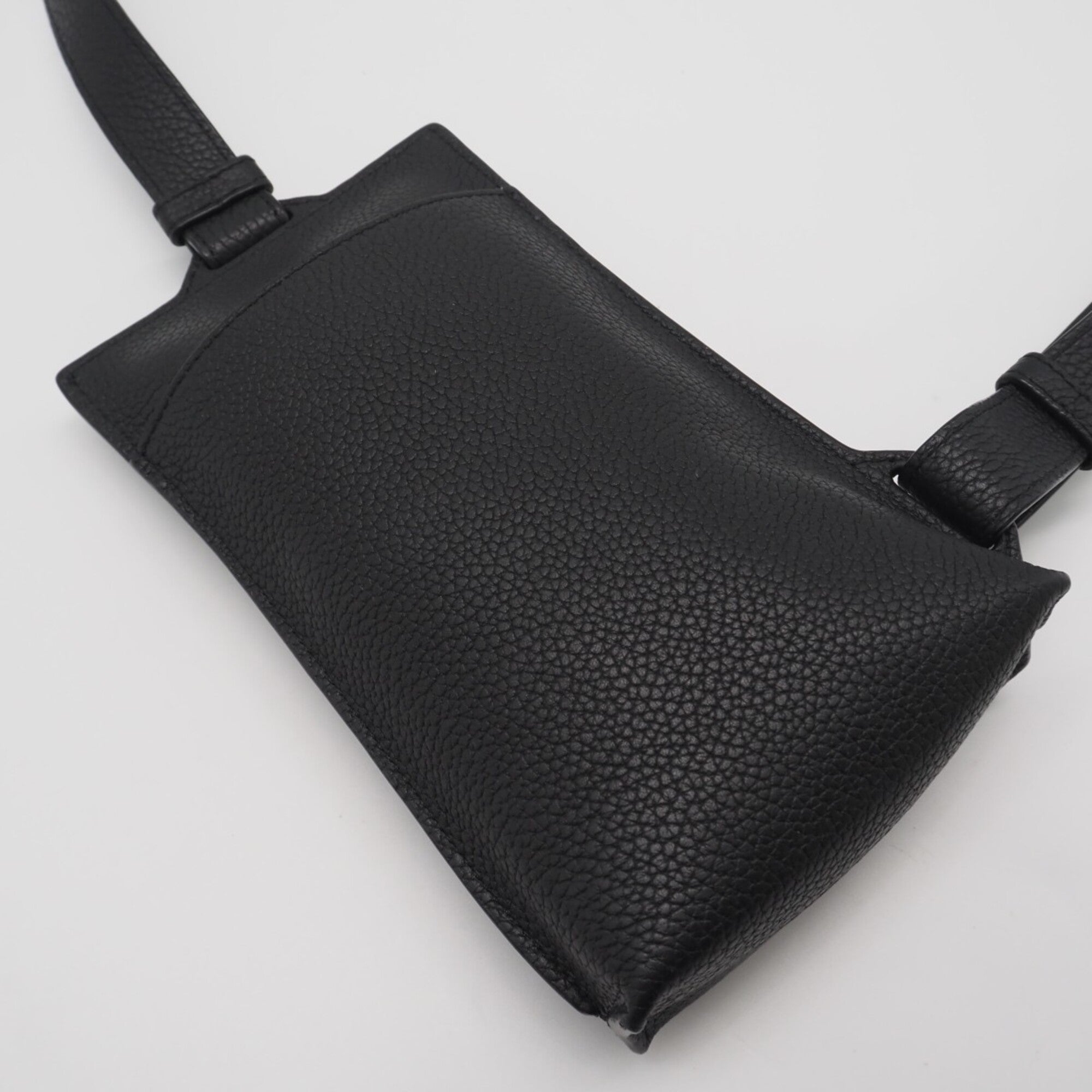 Loewe Black Leather Shoulder Bag Sling Bag (Pre-Owned)