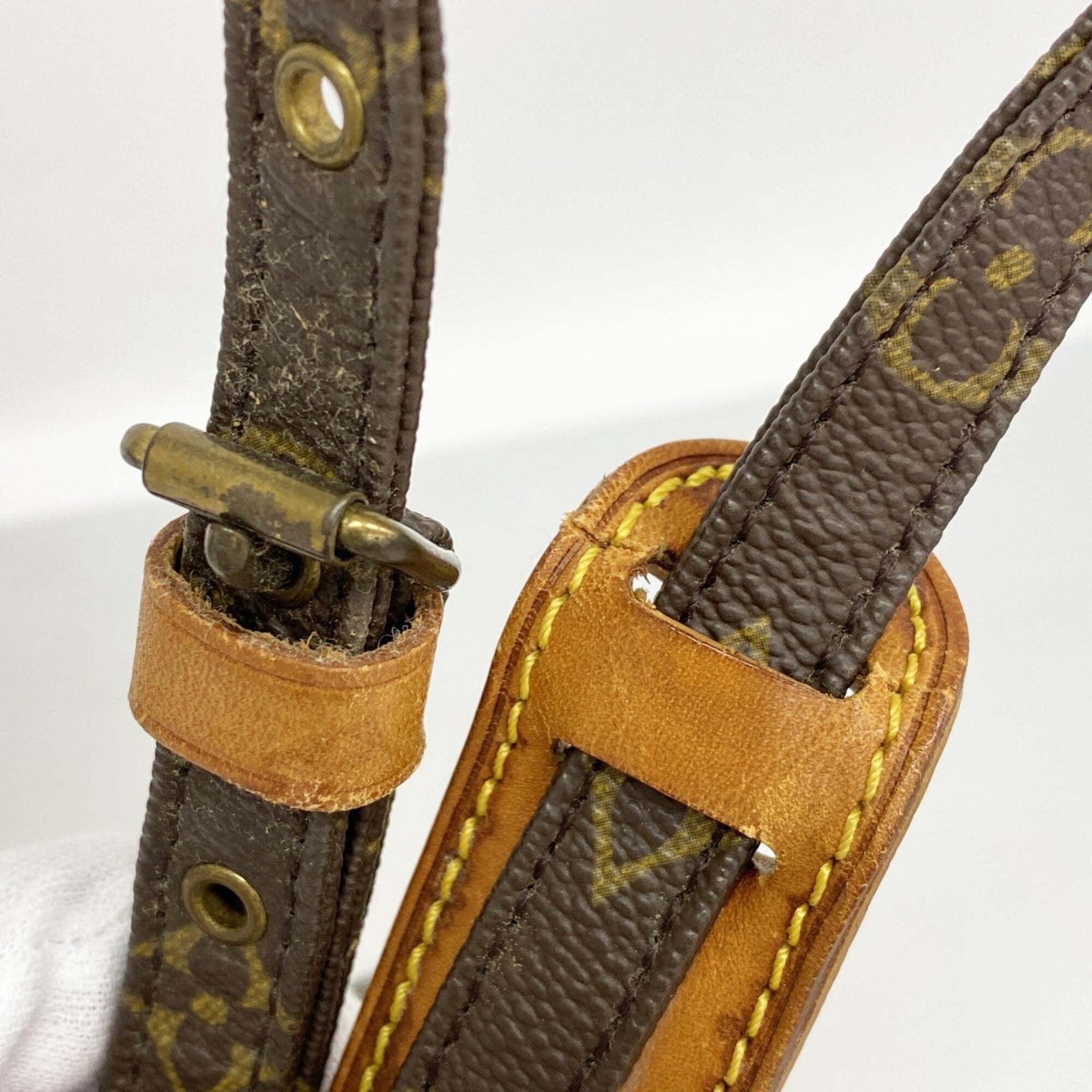 Louis Vuitton Brown Shoulder Bag (Pre-Owned)