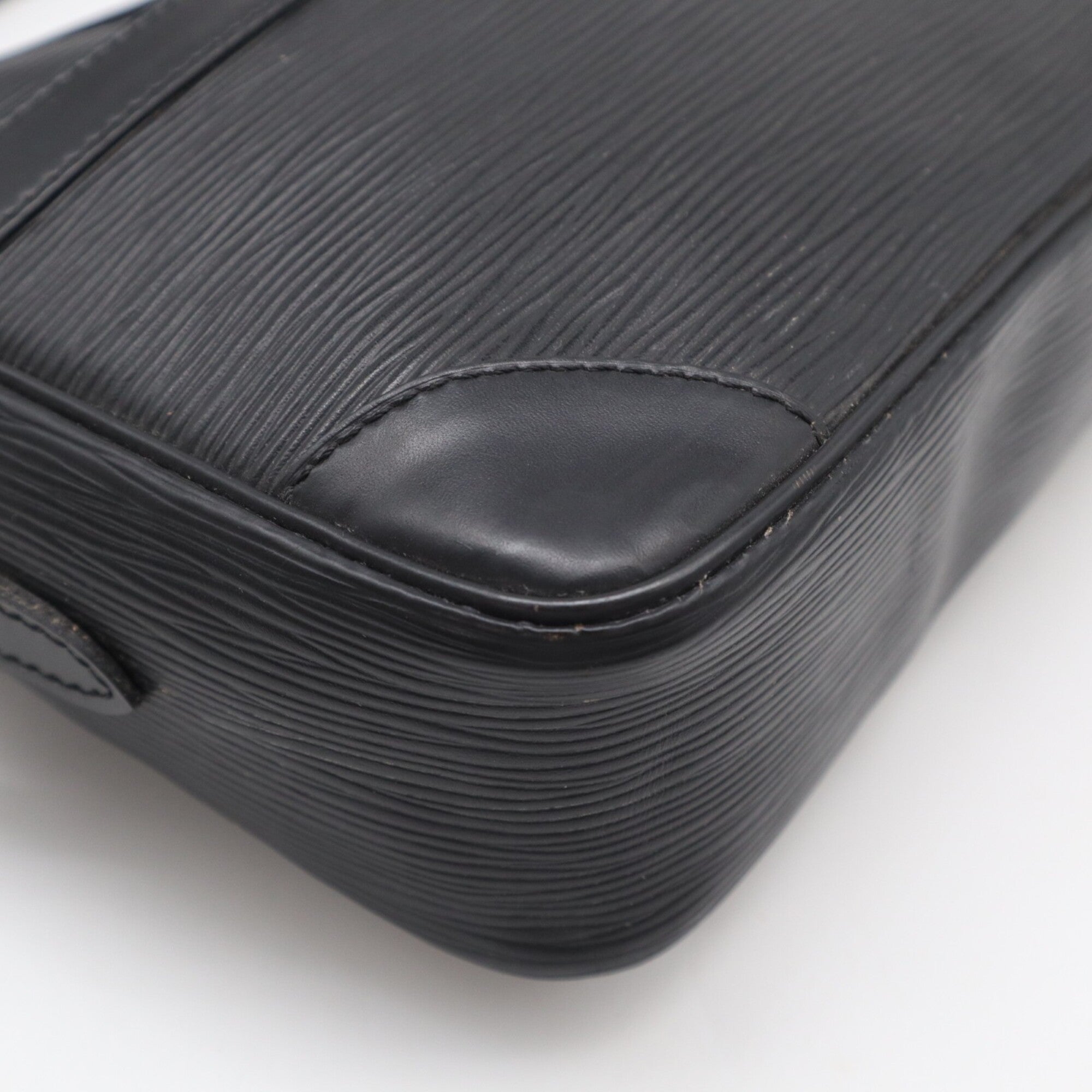 Louis Vuitton Epi Black Noir Leather Shoulder Bag (Pre-Owned)
