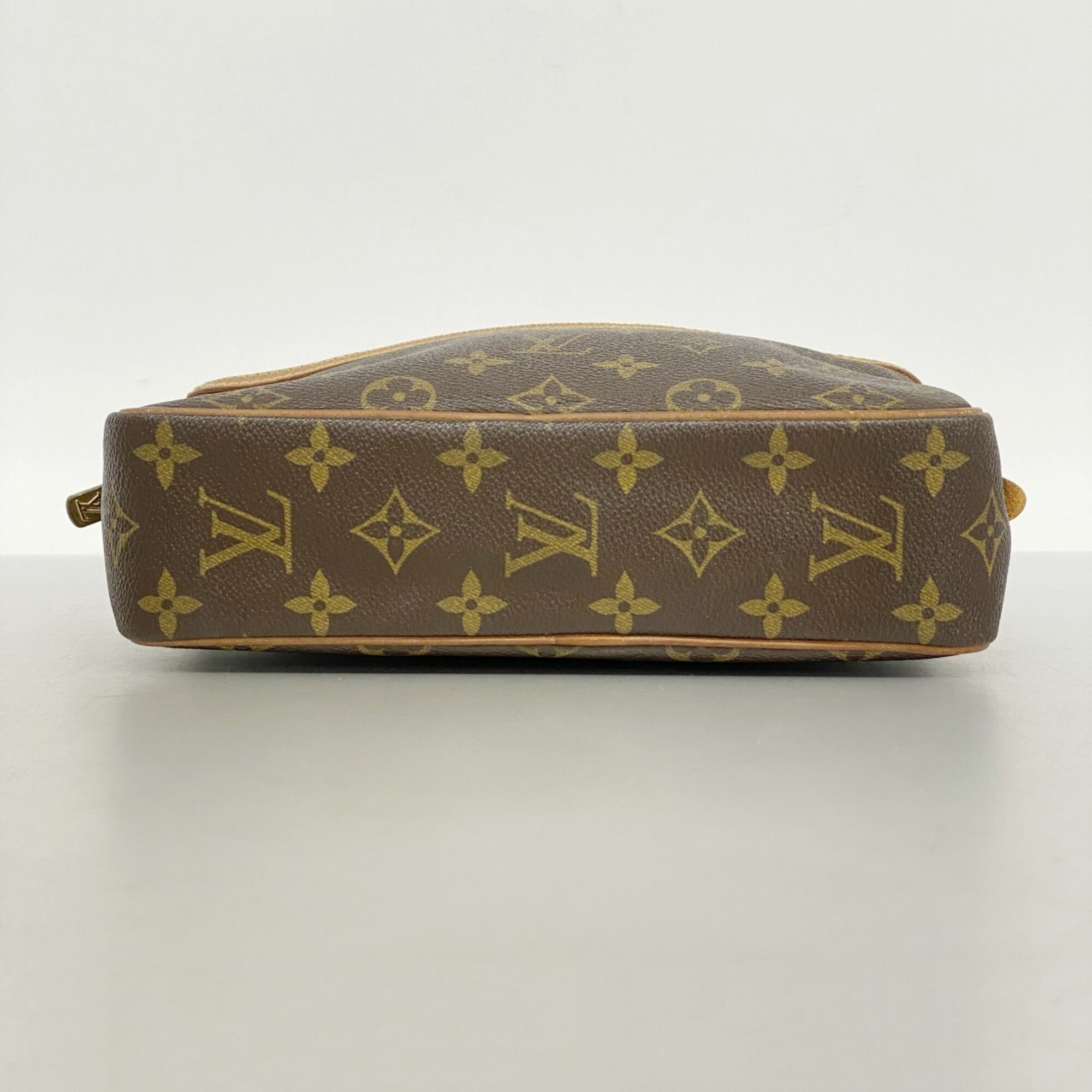 Louis Vuitton Brown Clutch Bag (Pre-Owned)
