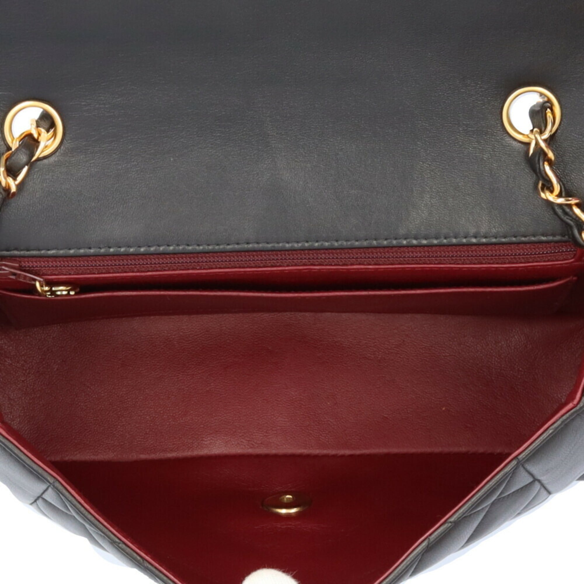 Chanel Black Leather Shoulder Bag (Pre-Owned)