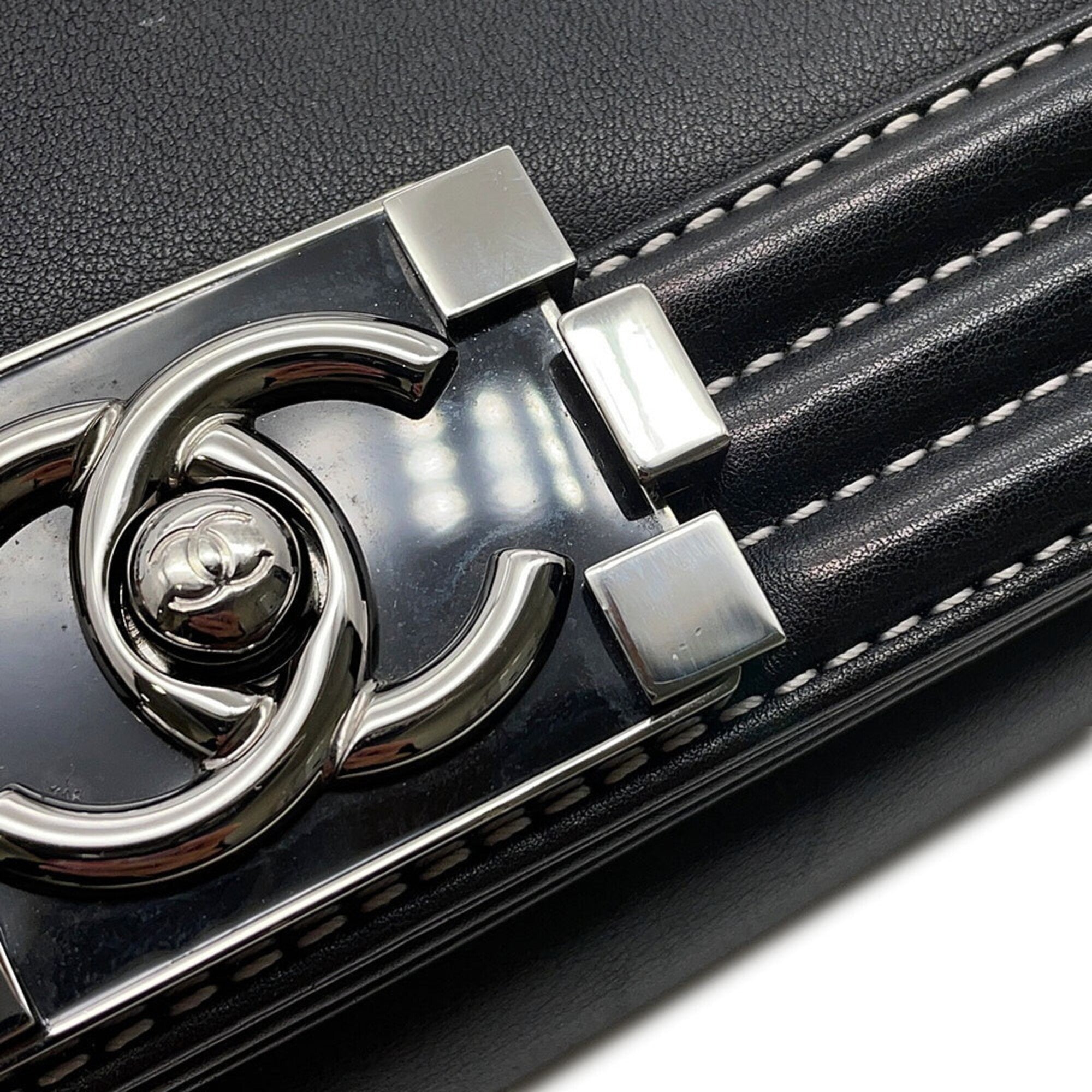 Chanel Boy Chanel Black Silver Leather Handbag Shoulder Bag (Pre-Owned)