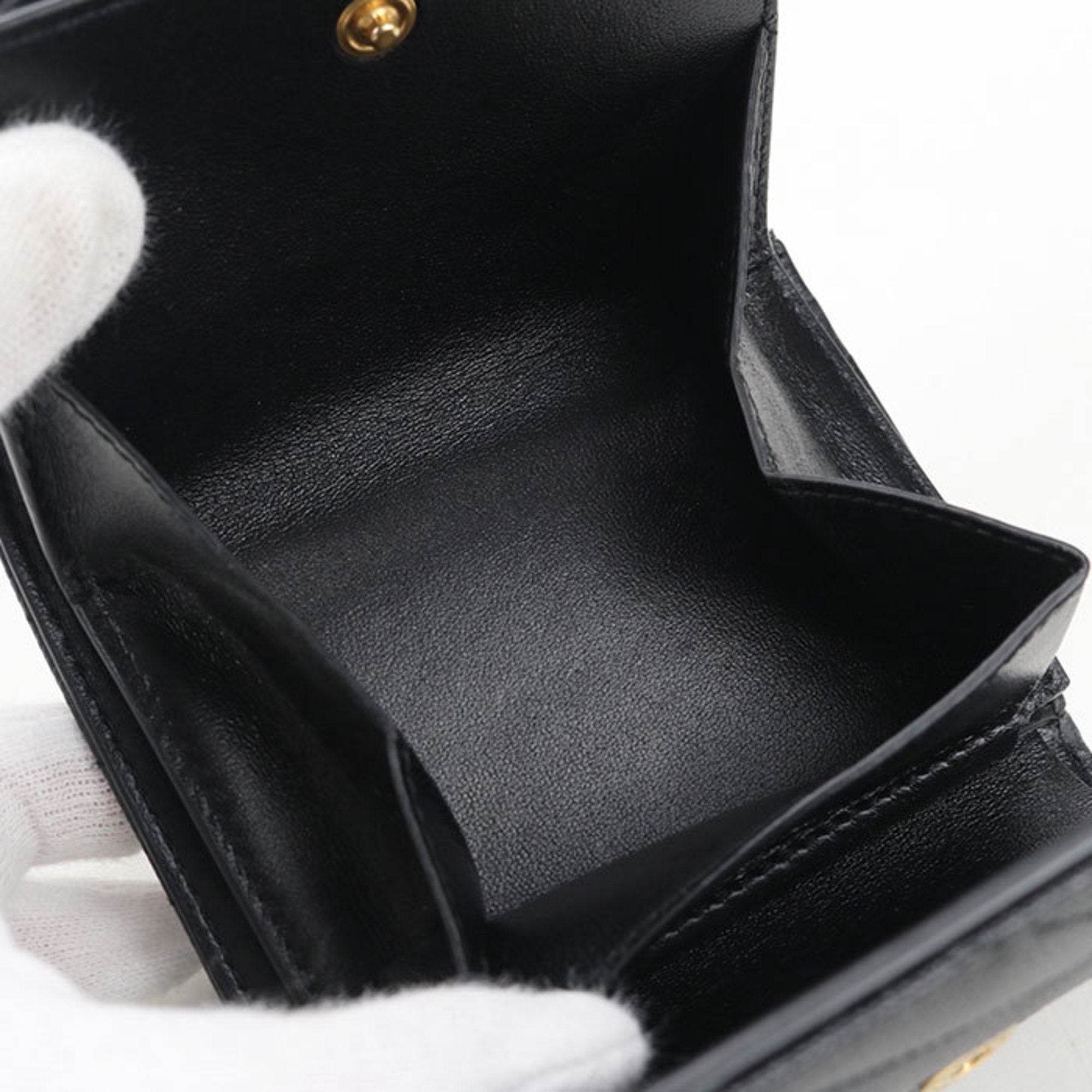 Saint Laurent Black Leather Wallet (Tri-Fold) (Pre-Owned)