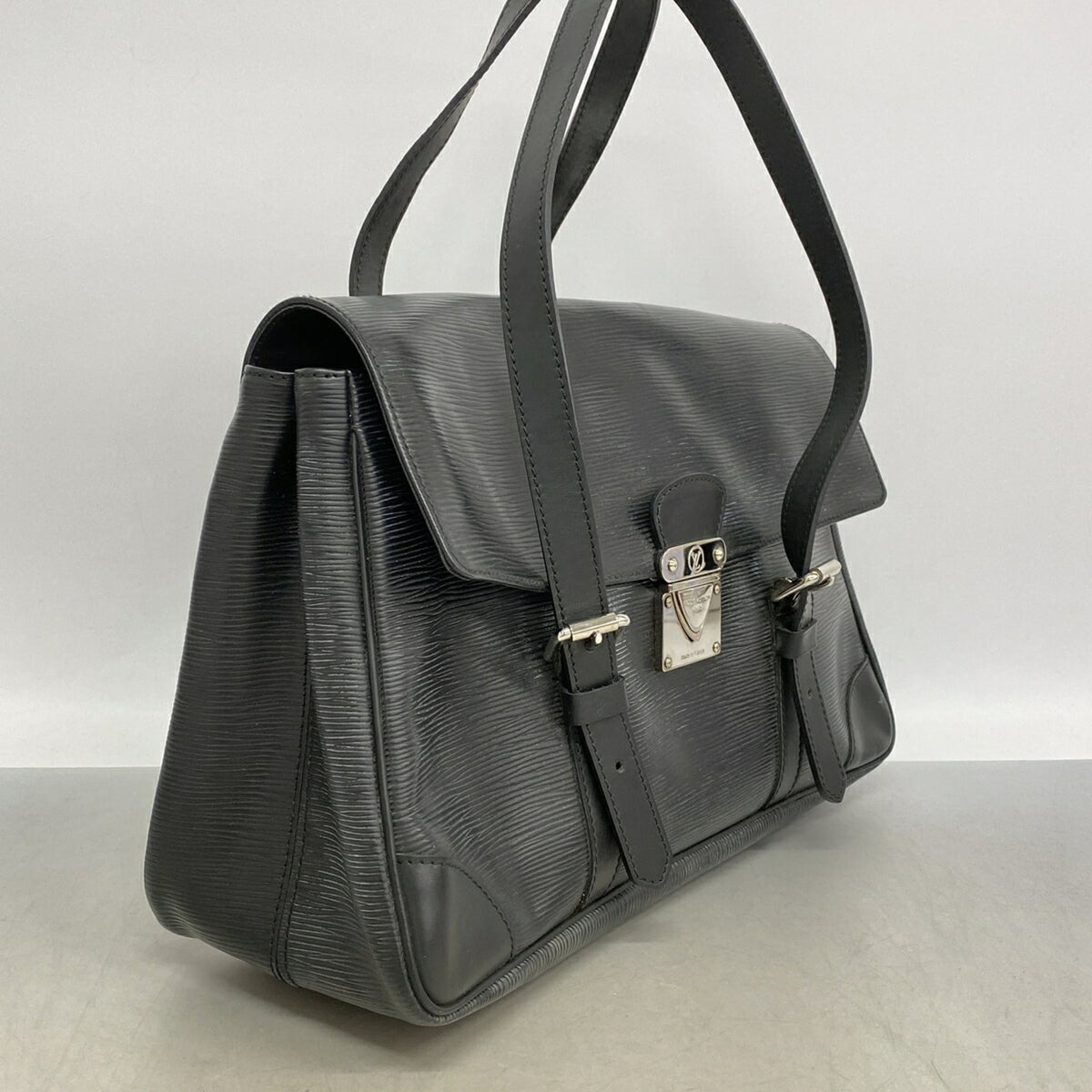 Louis Vuitton Noir Handbag (Pre-Owned)