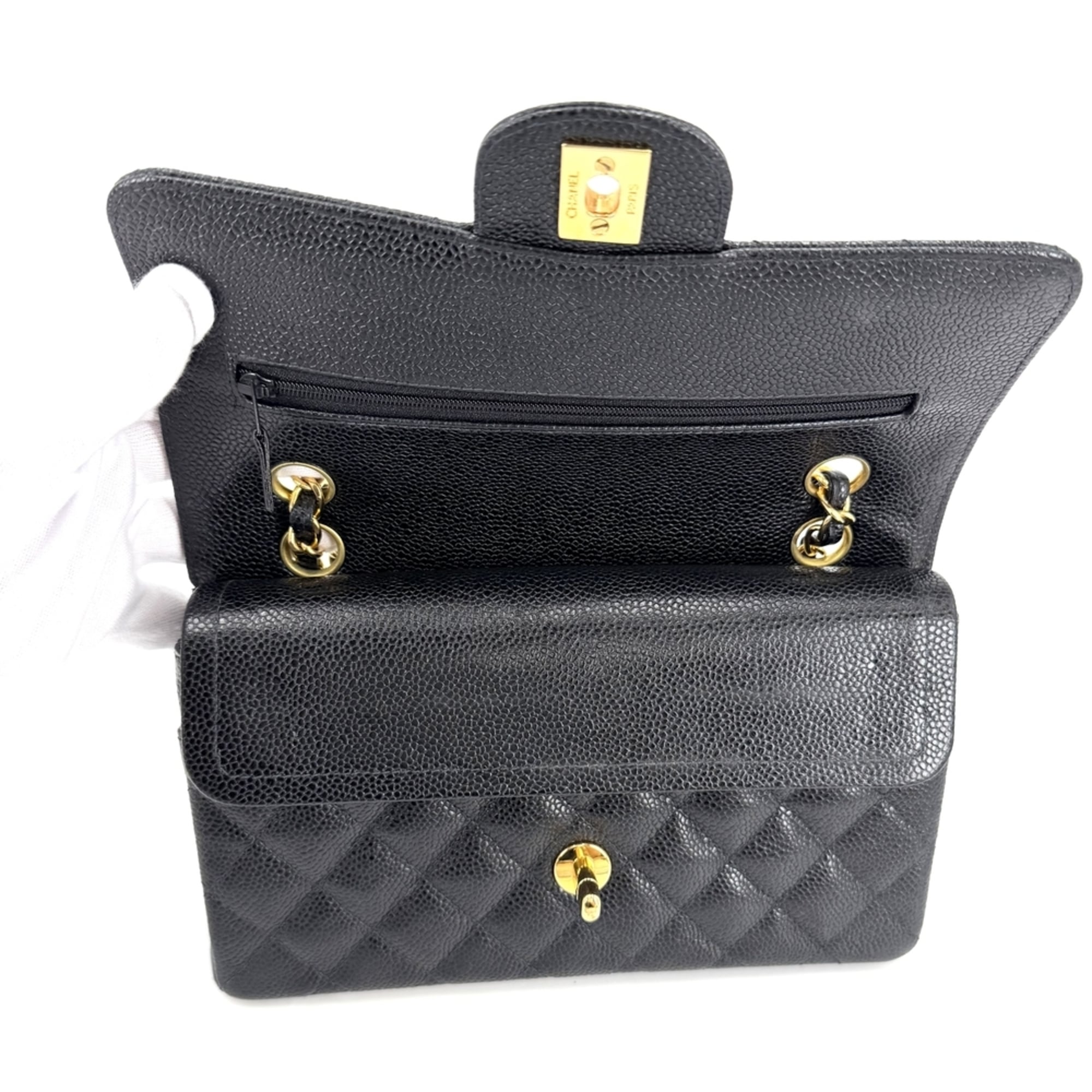 Chanel Matelasse Black Grained Calfskin Shoulder Bag (Pre-Owned)