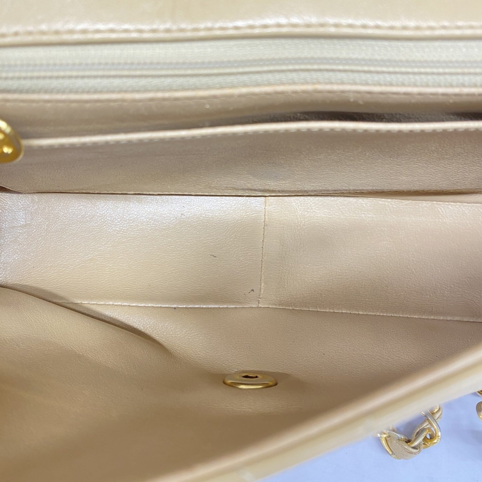 Chanel Beige Leather Shoulder Bag (Pre-Owned)