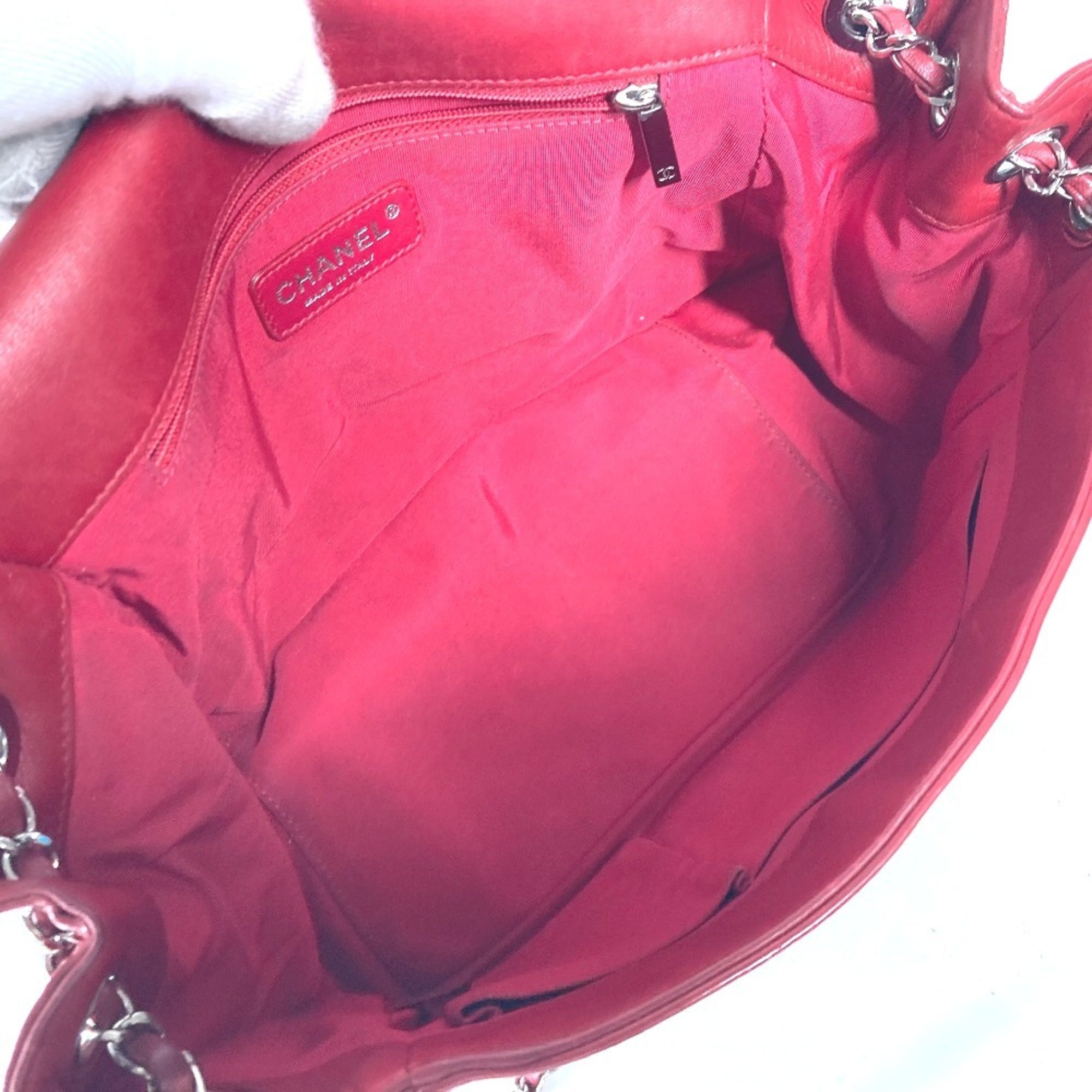 Chanel Pink Red Color Leather Shoulder Bag (Pre-Owned)
