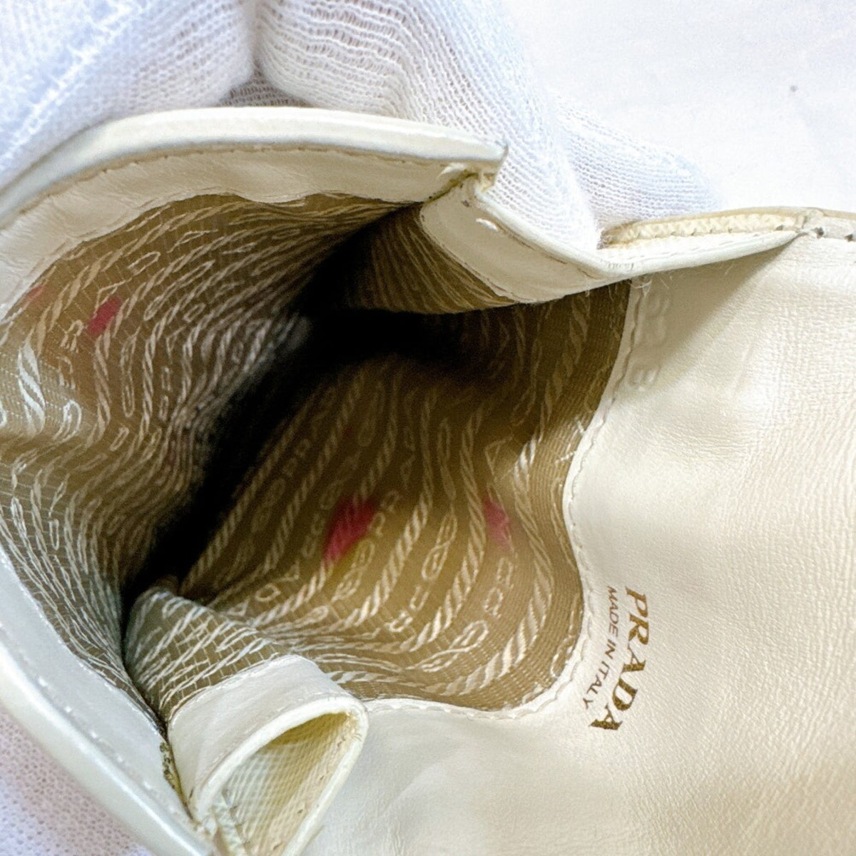 Prada White Leather Shoulder Bag (Pre-Owned)