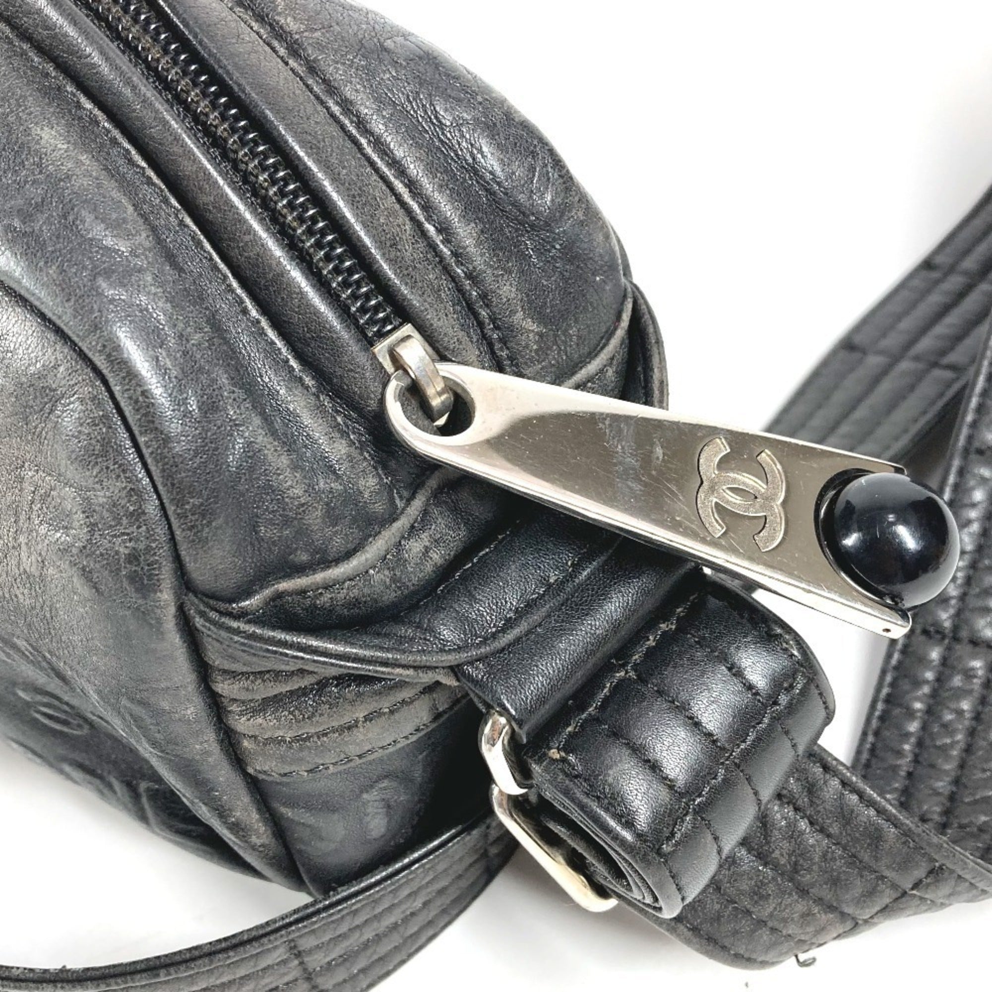 Chanel Black Leather Pochette Shoulder Bag (Pre-Owned)