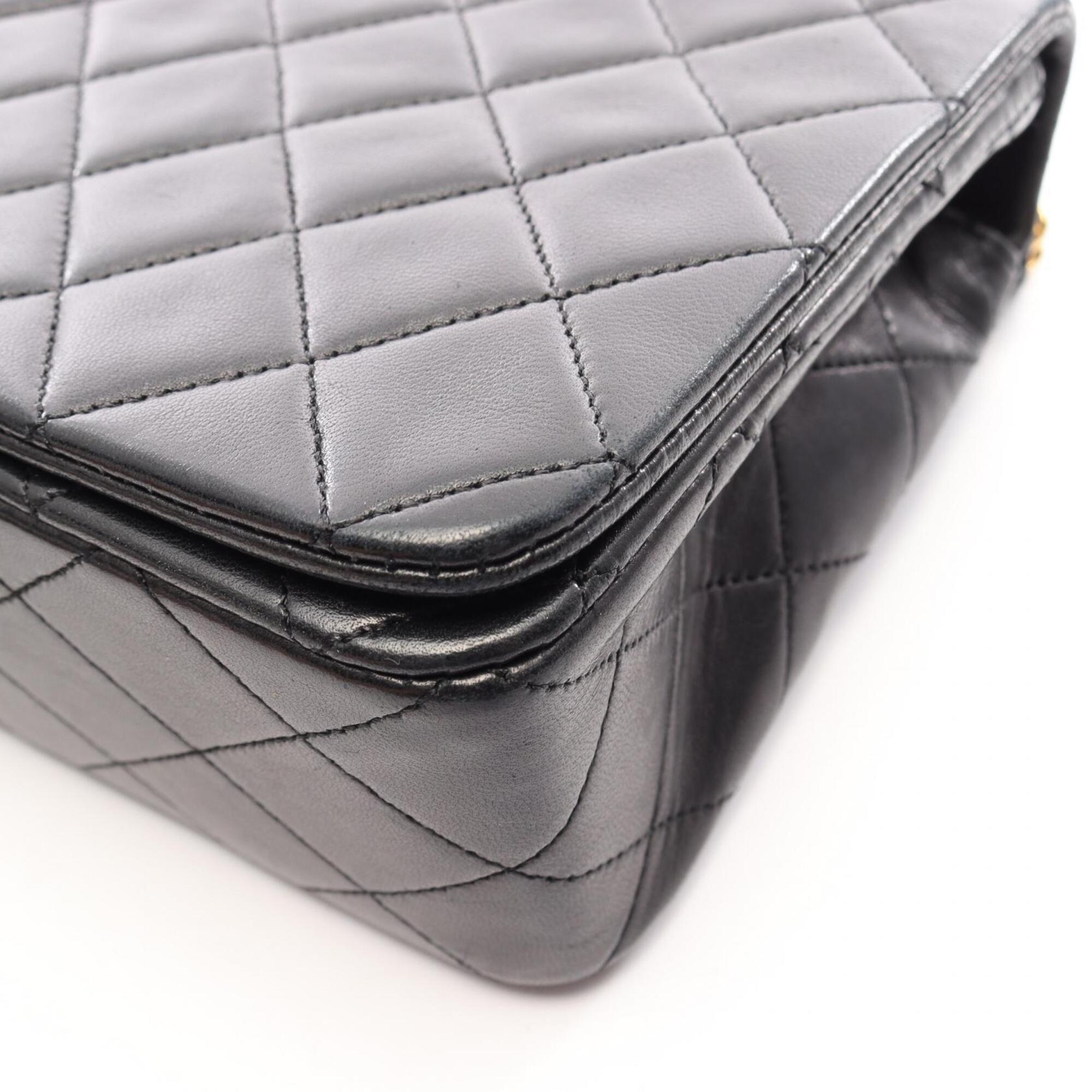 Chanel Black Leather Shoulder Bag (Pre-Owned)
