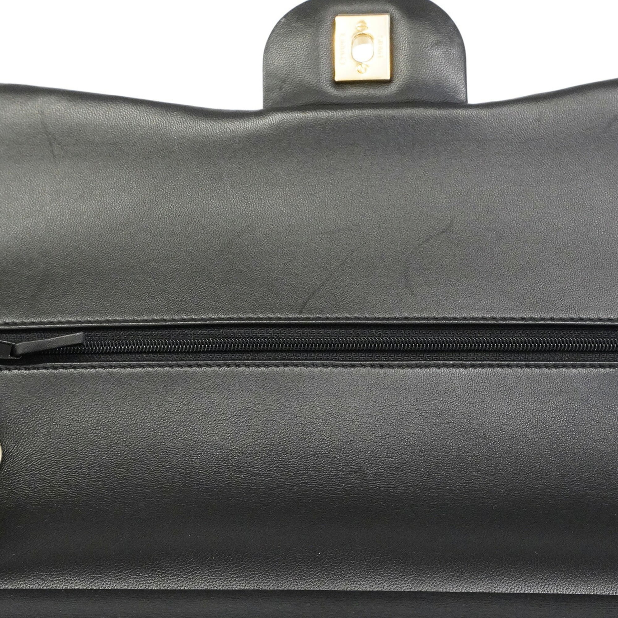 Chanel Black Leather Shoulder Bag (Pre-Owned)