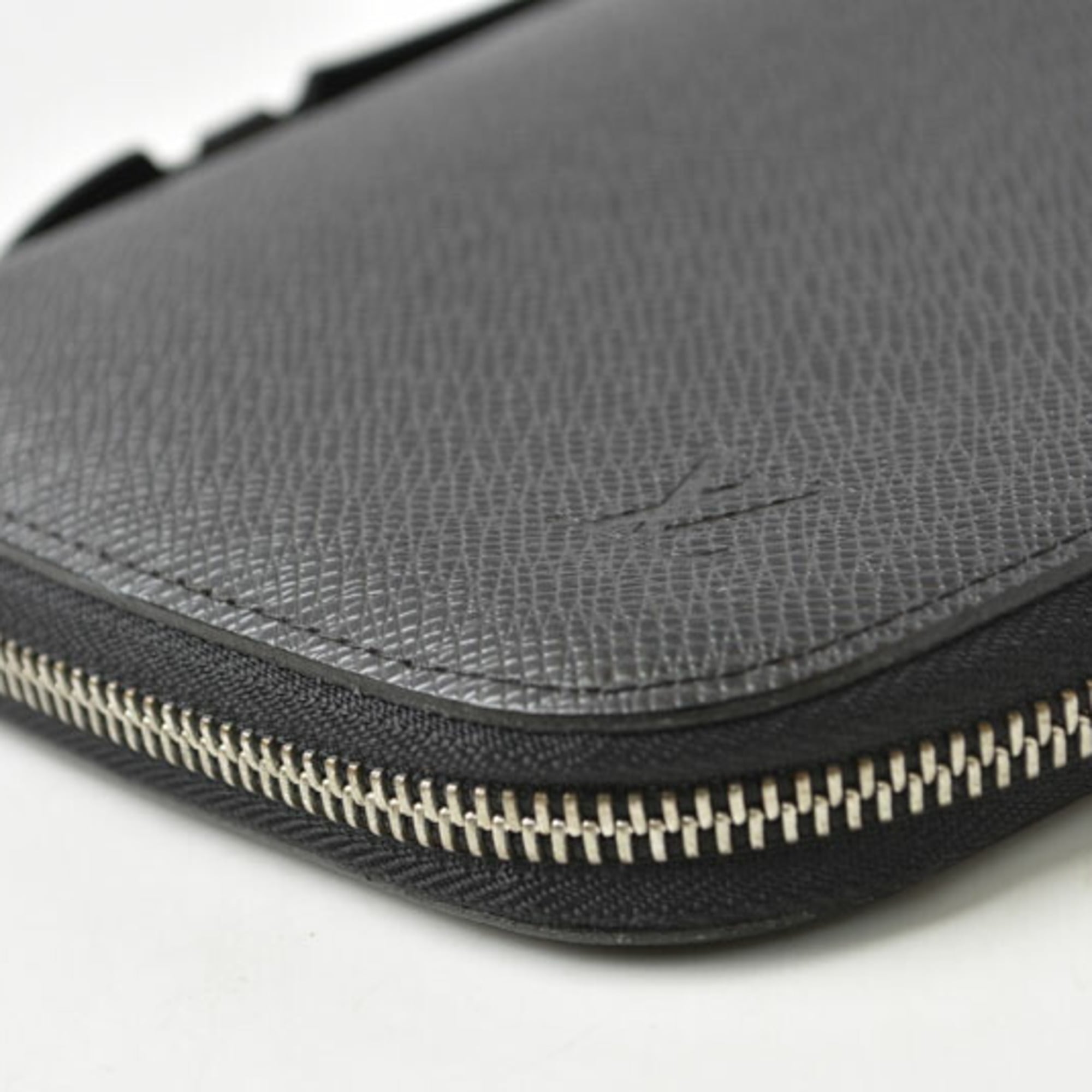 Louis Vuitton Taiga Ardoise Taiga Leather Long Wallet (Bi-Fold) (Pre-Owned)