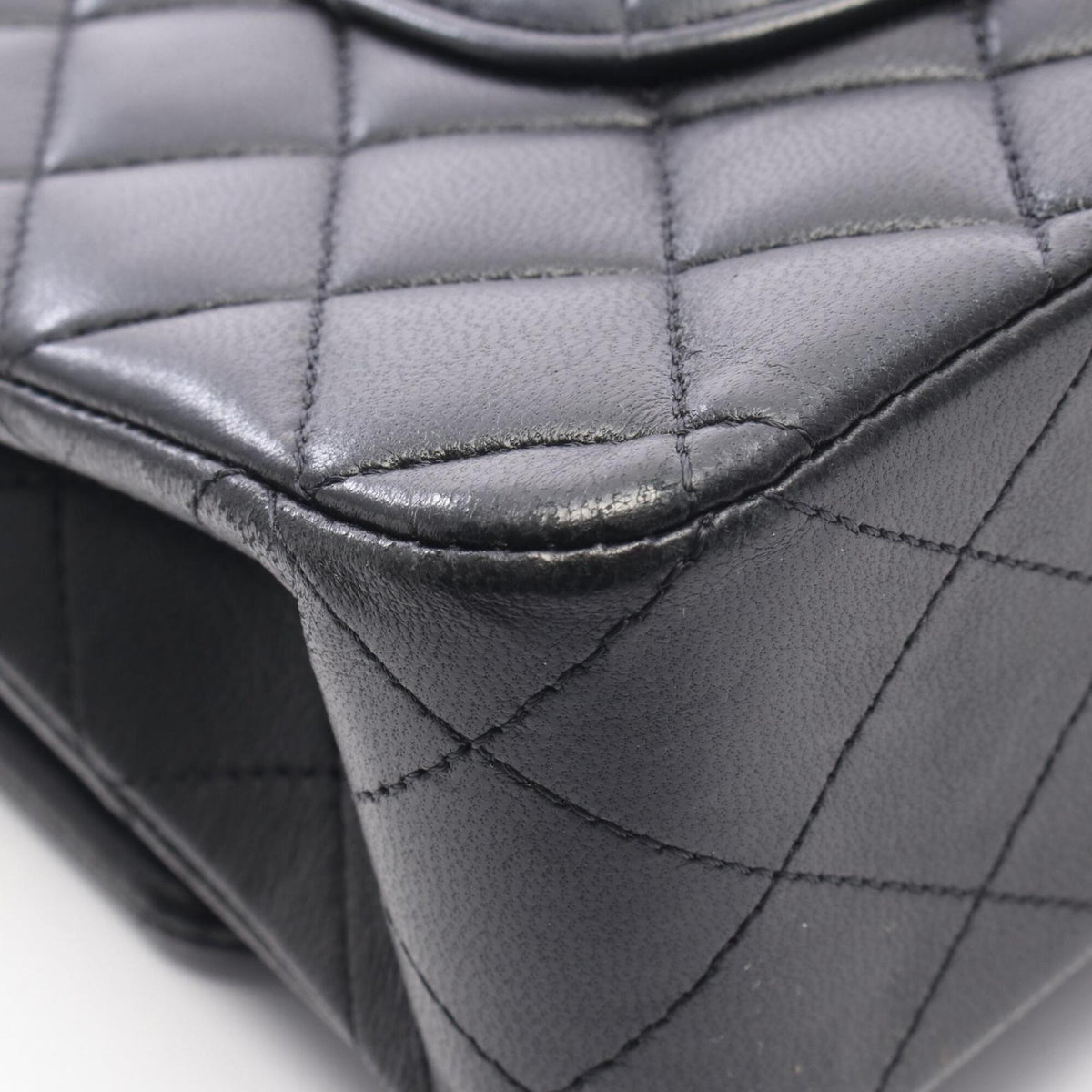 Chanel Black Leather Handbag Shoulder Bag (Pre-Owned)