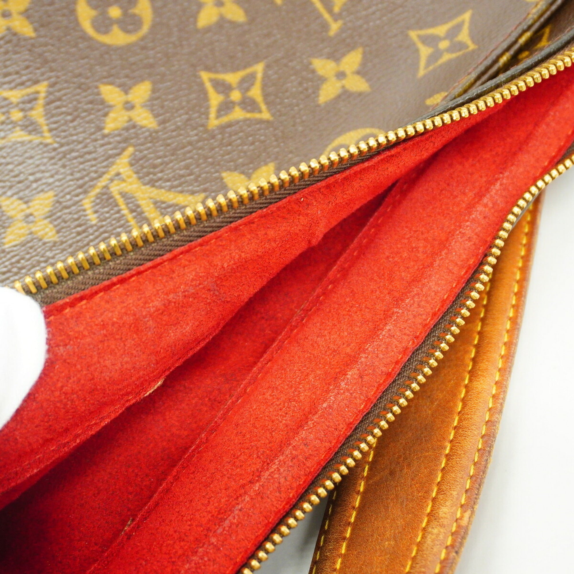 Louis Vuitton Brown Shoulder Bag (Pre-Owned)