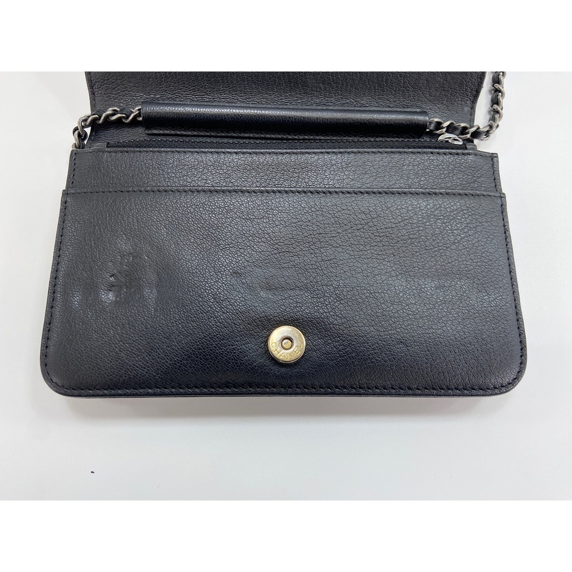 Chanel Black Shoulder Bag (Pre-Owned)