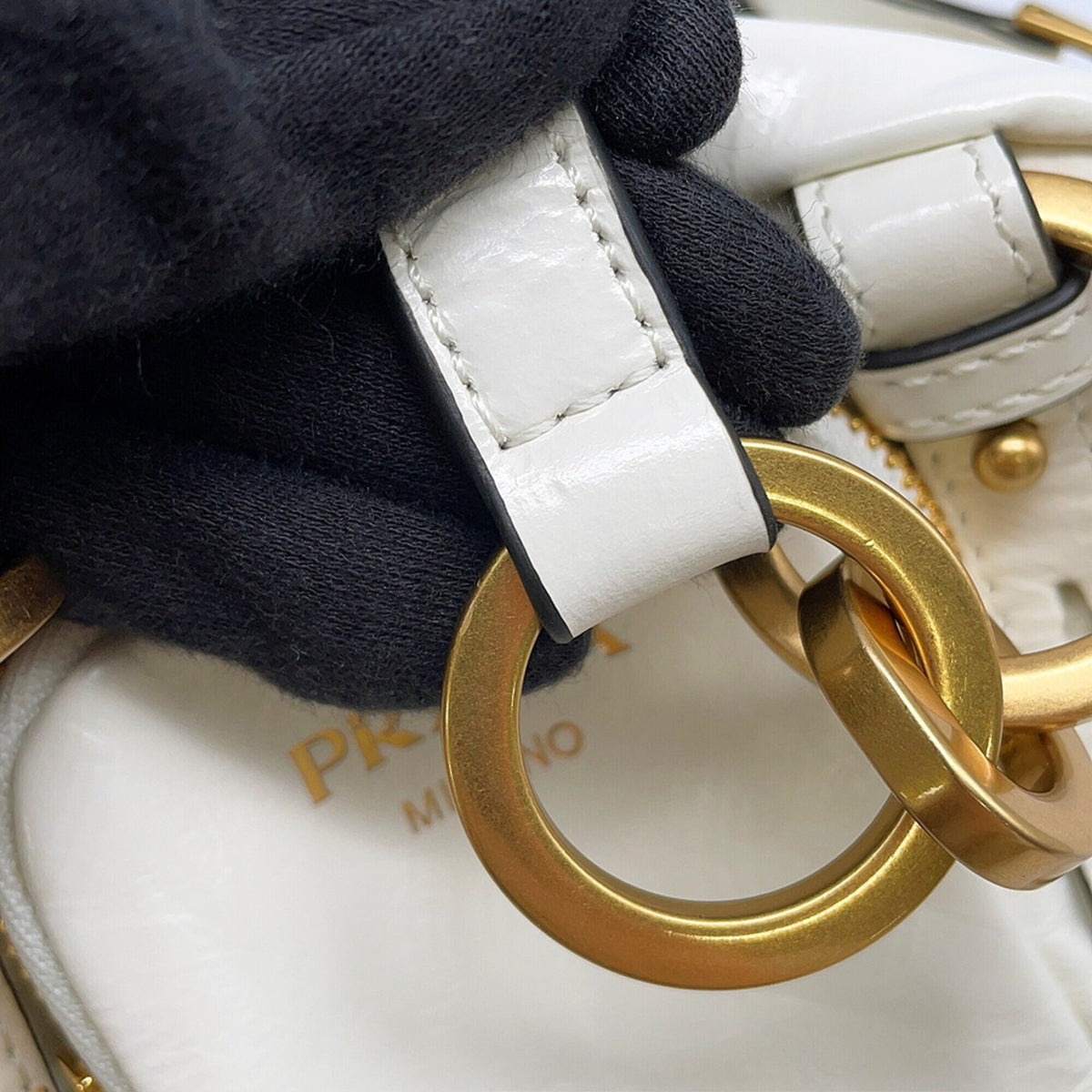 Prada White Leather Handbag Shoulder Bag (Pre-Owned)