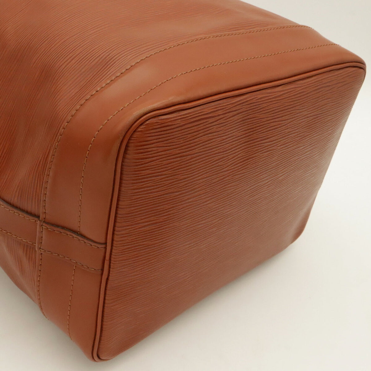 Louis Vuitton Brown Shoulder Bag (Pre-Owned)