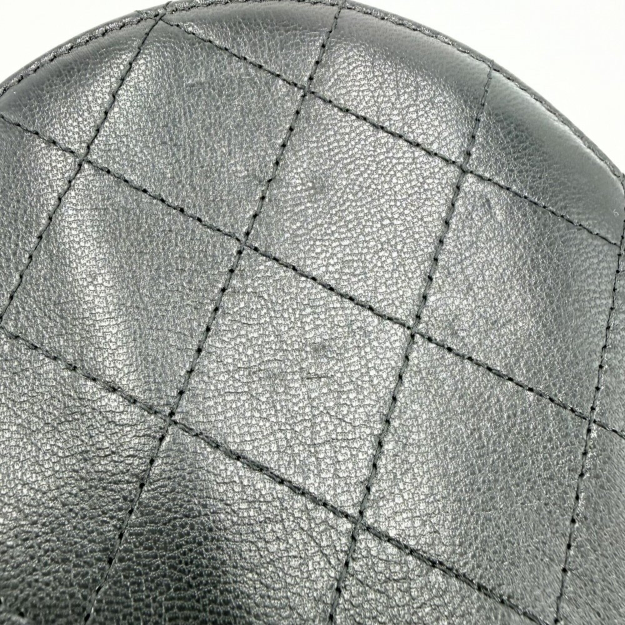 Chanel Black White Leather Shoulder Bag (Pre-Owned)