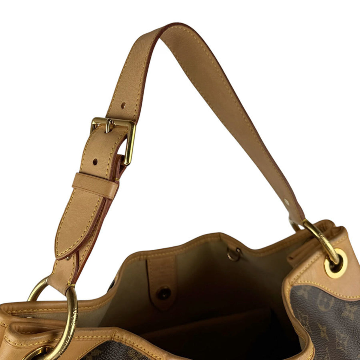 Louis Vuitton Brown Monogram Monogram Shoulder Bag (Pre-Owned)