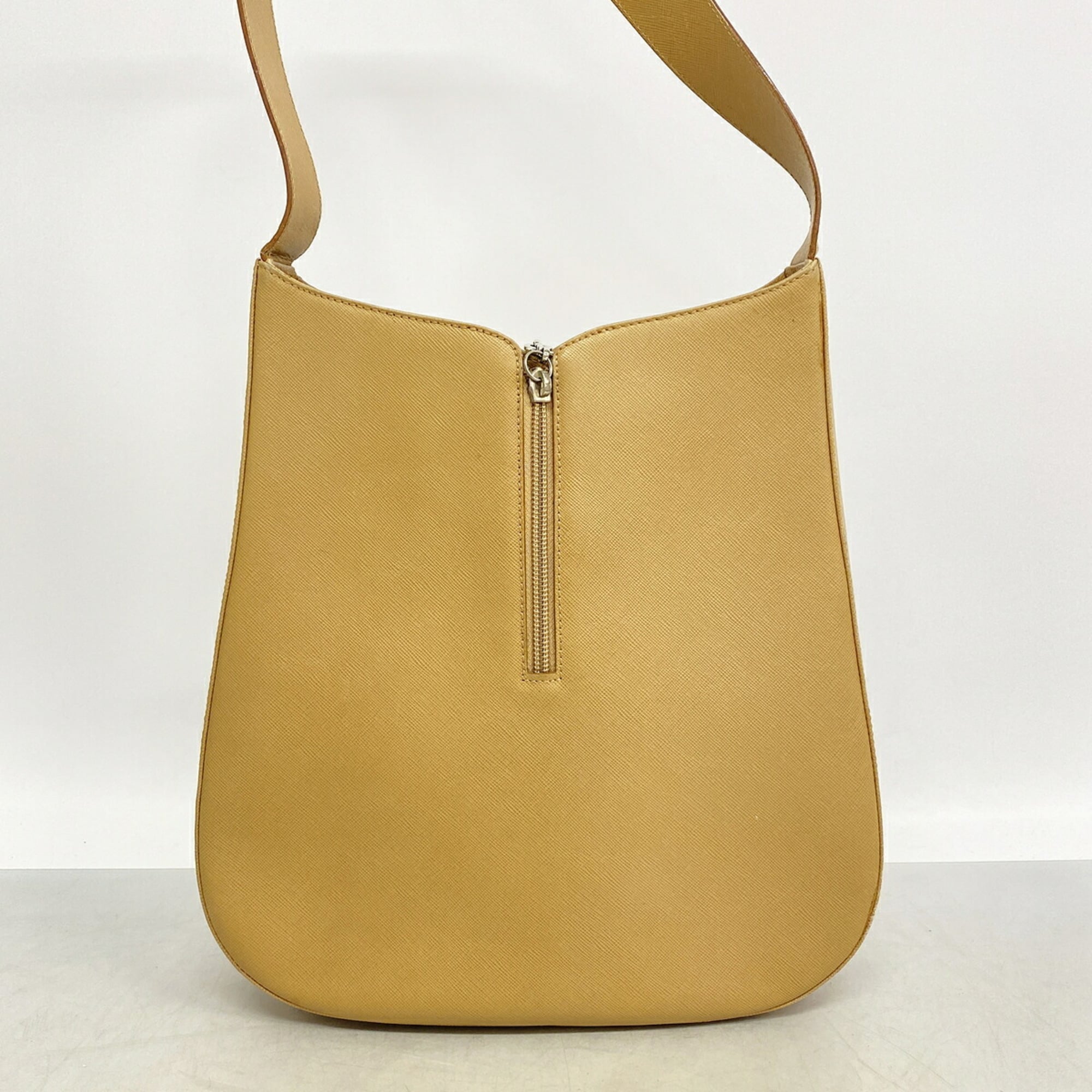 Salvatore Ferragamo Beige Leather Shoulder Bag (Pre-Owned)