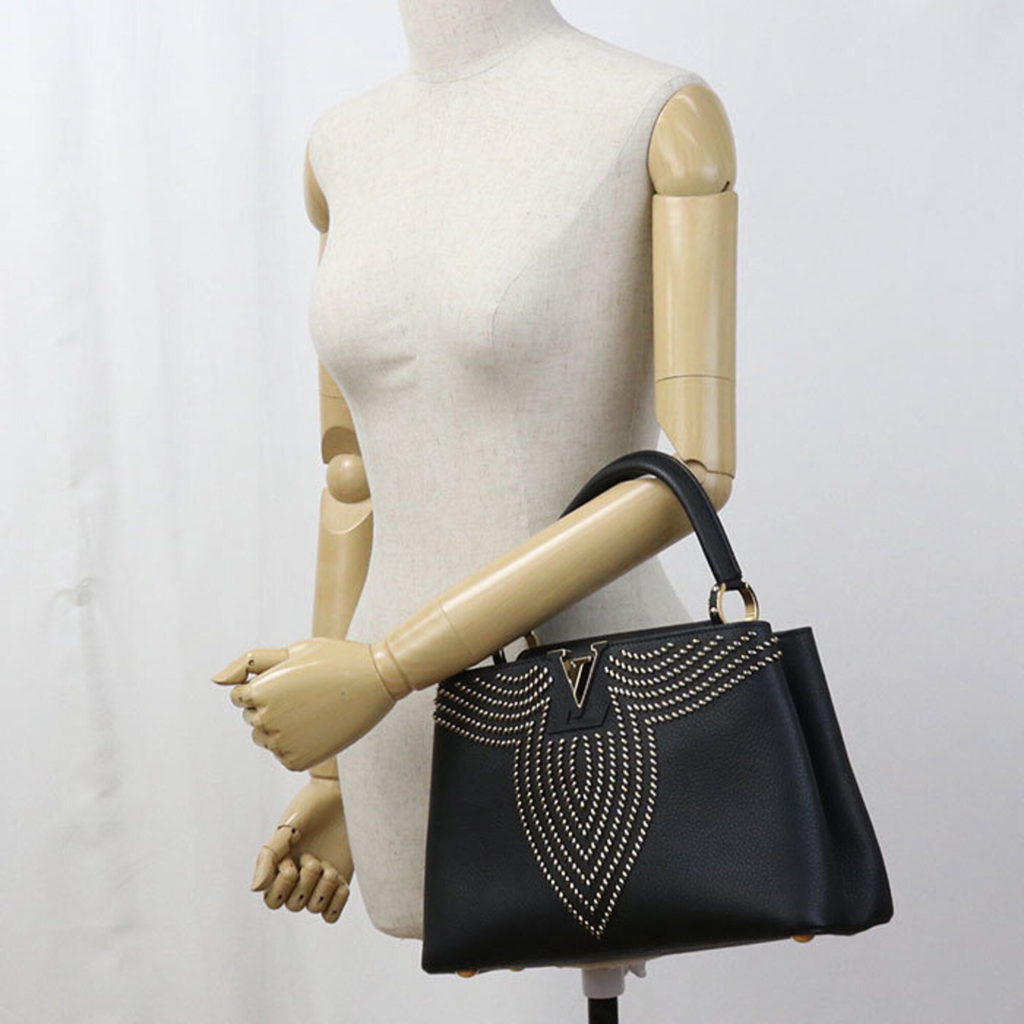 Louis Vuitton Black Leather Handbag (Pre-Owned)
