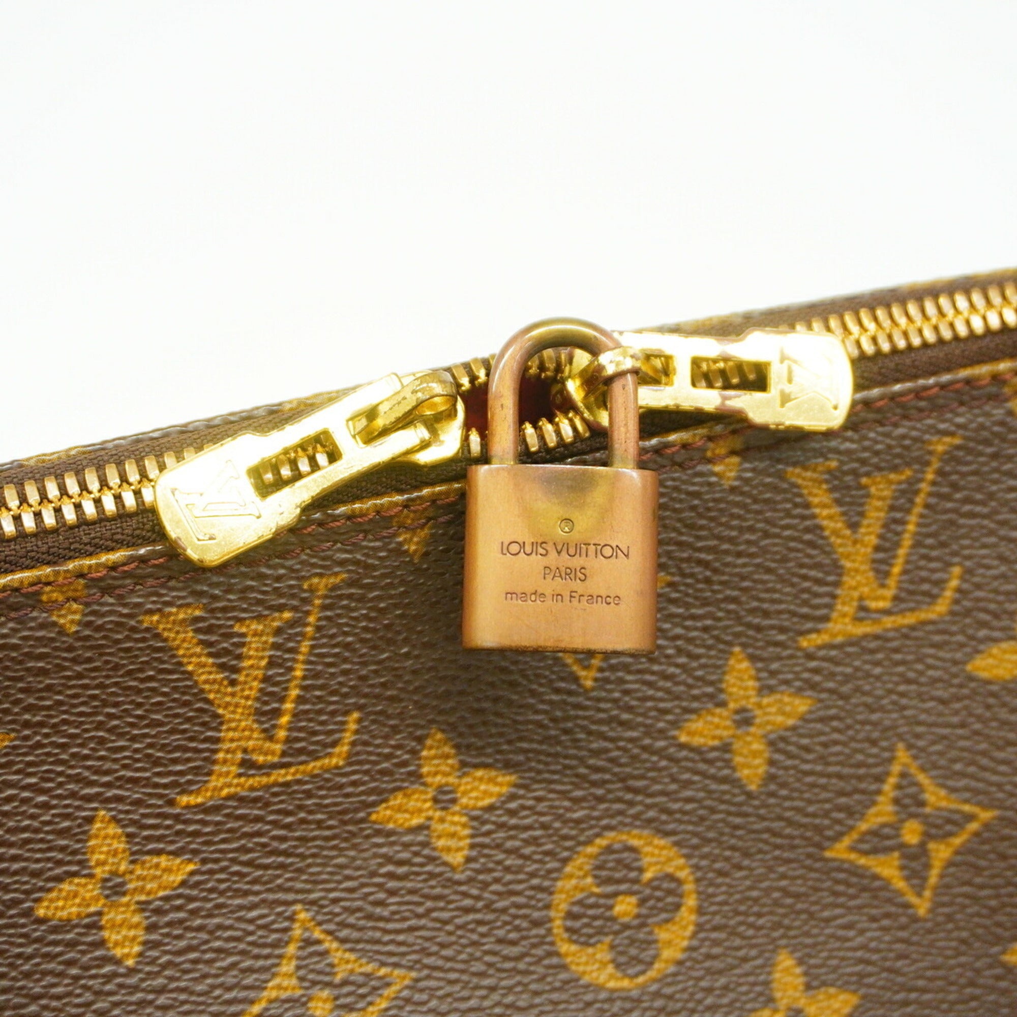 Louis Vuitton Brown Shoulder Bag (Pre-Owned)