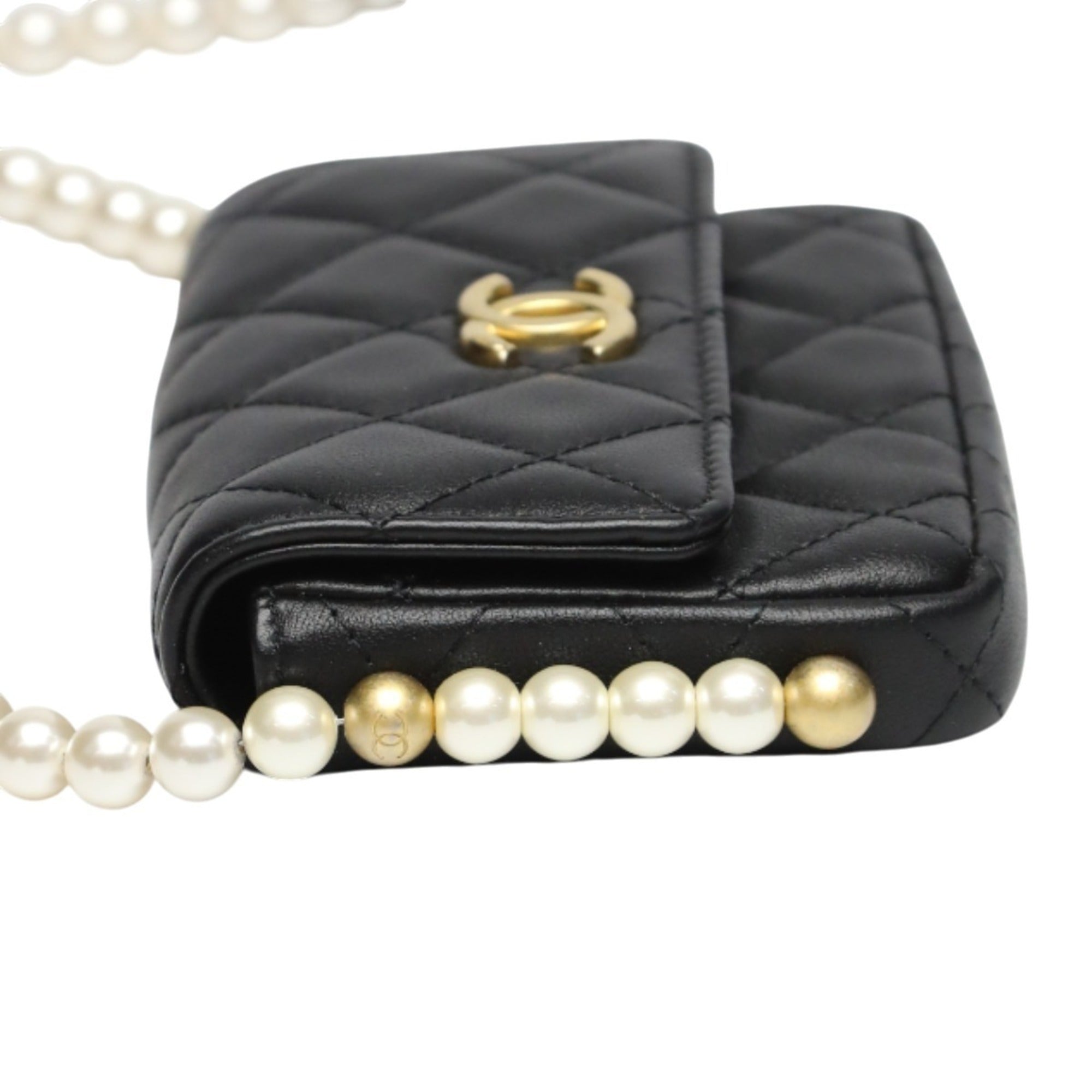 Chanel Matelasse Black Leather Shoulder Bag (Pre-Owned)