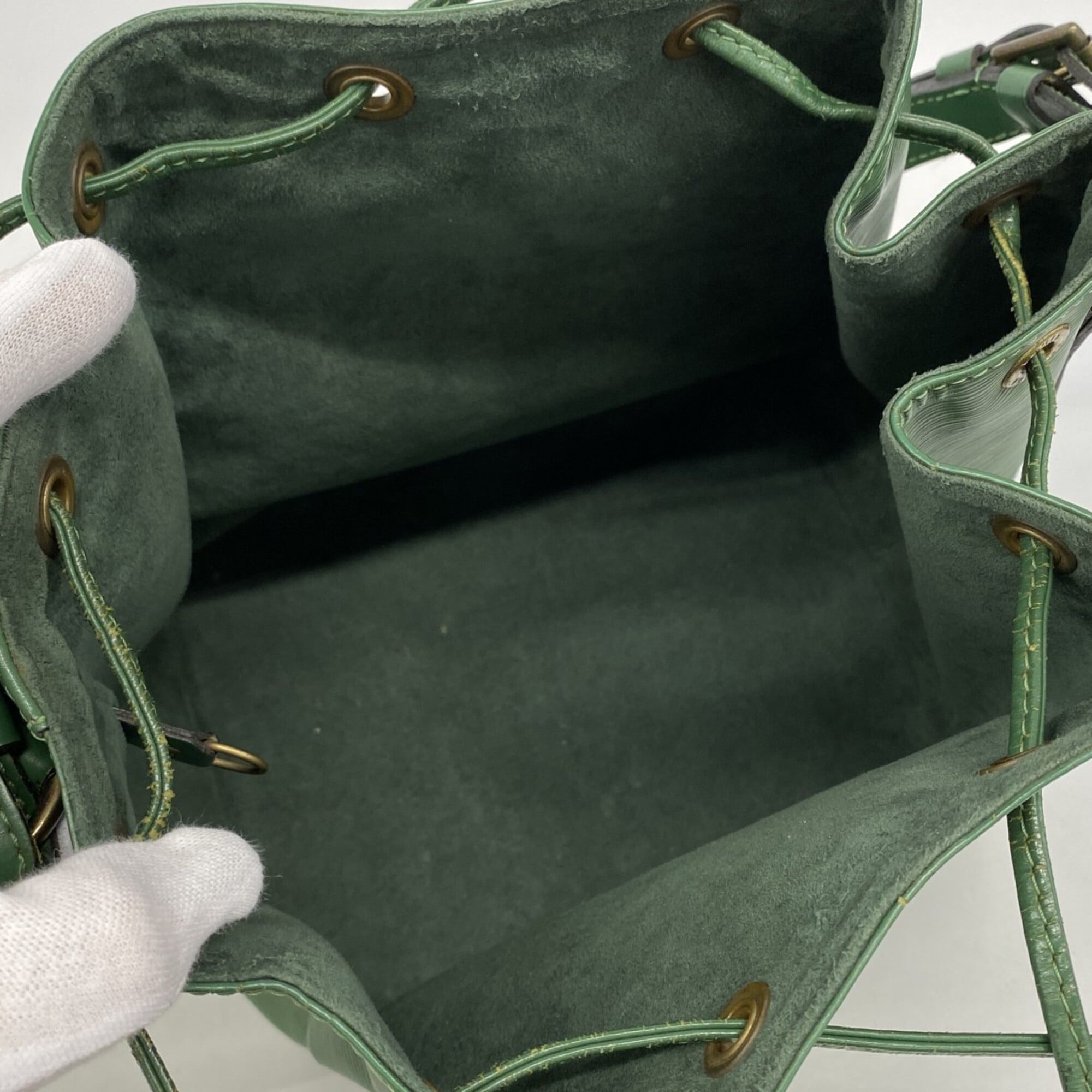 Louis Vuitton Green Shoulder Bag (Pre-Owned)