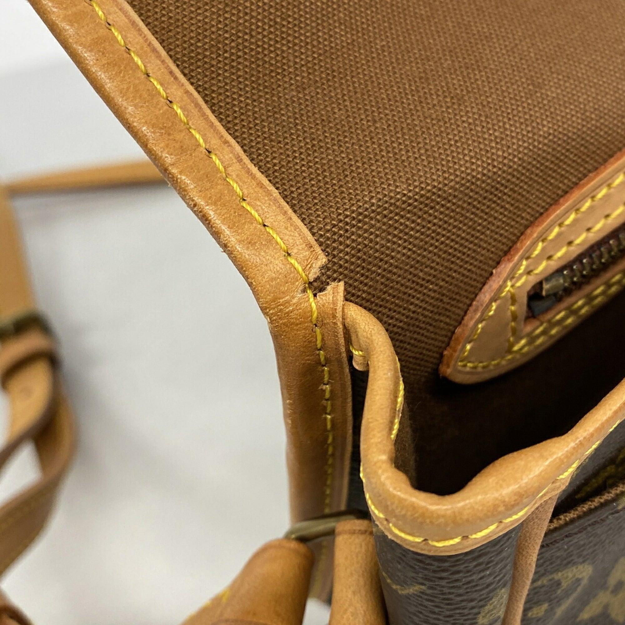 Louis Vuitton Brown Shoulder Bag (Pre-Owned)