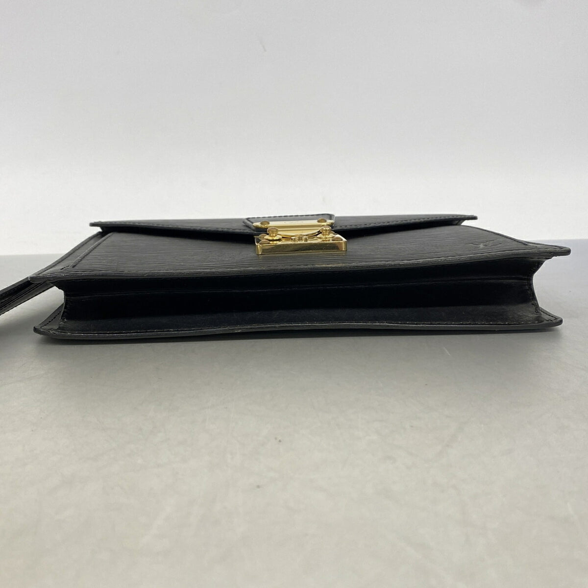 Louis Vuitton Noir Clutch Bag (Pre-Owned)