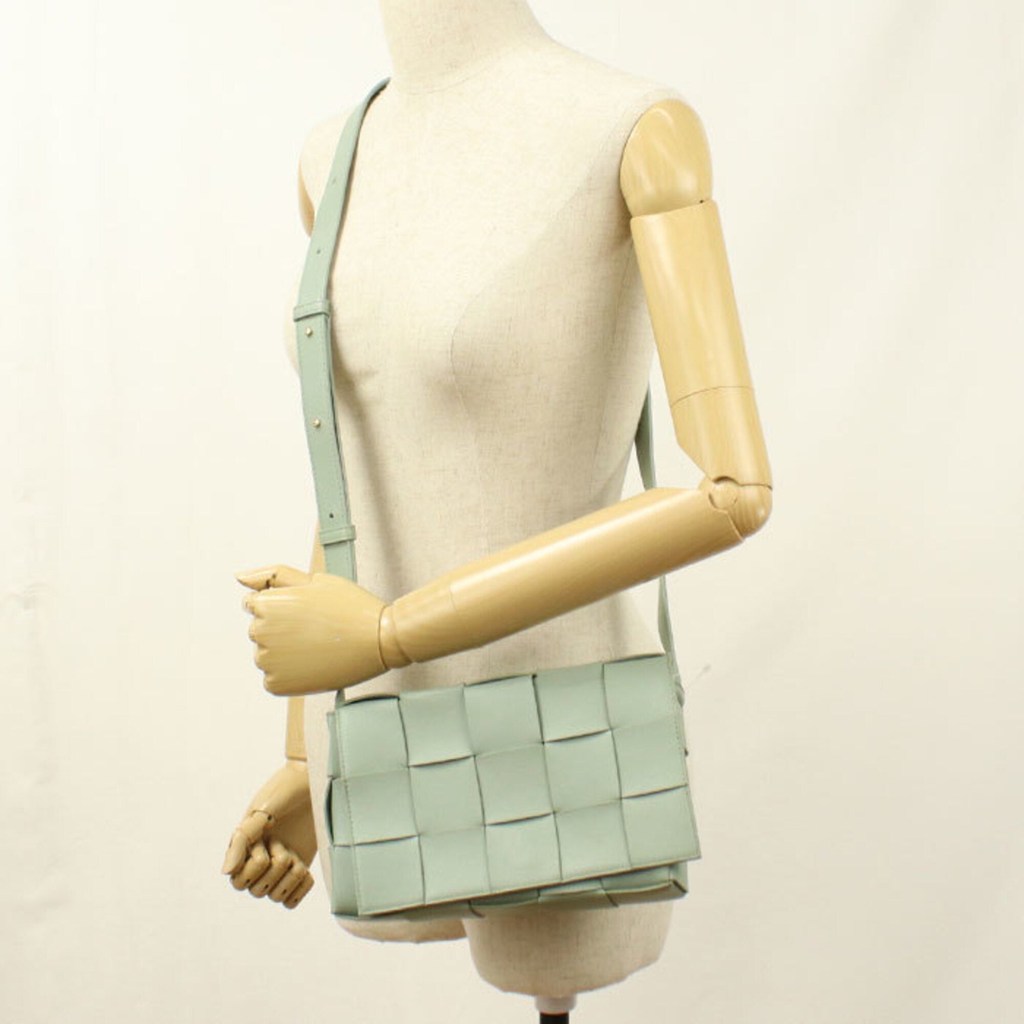 Bottega Veneta Green Leather Shoulder Bag (Pre-Owned)